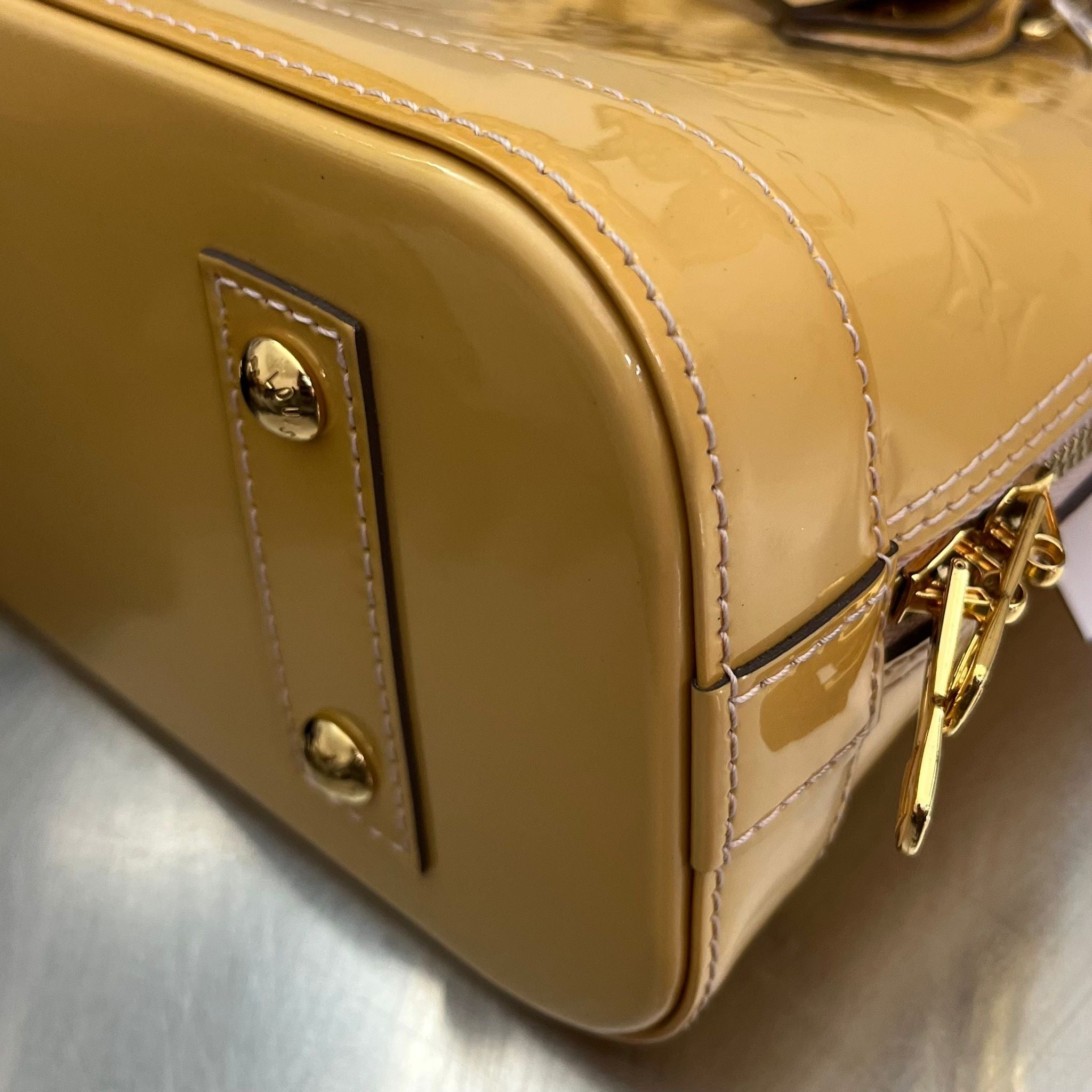 Louis Vuitton Alma Vernis BB