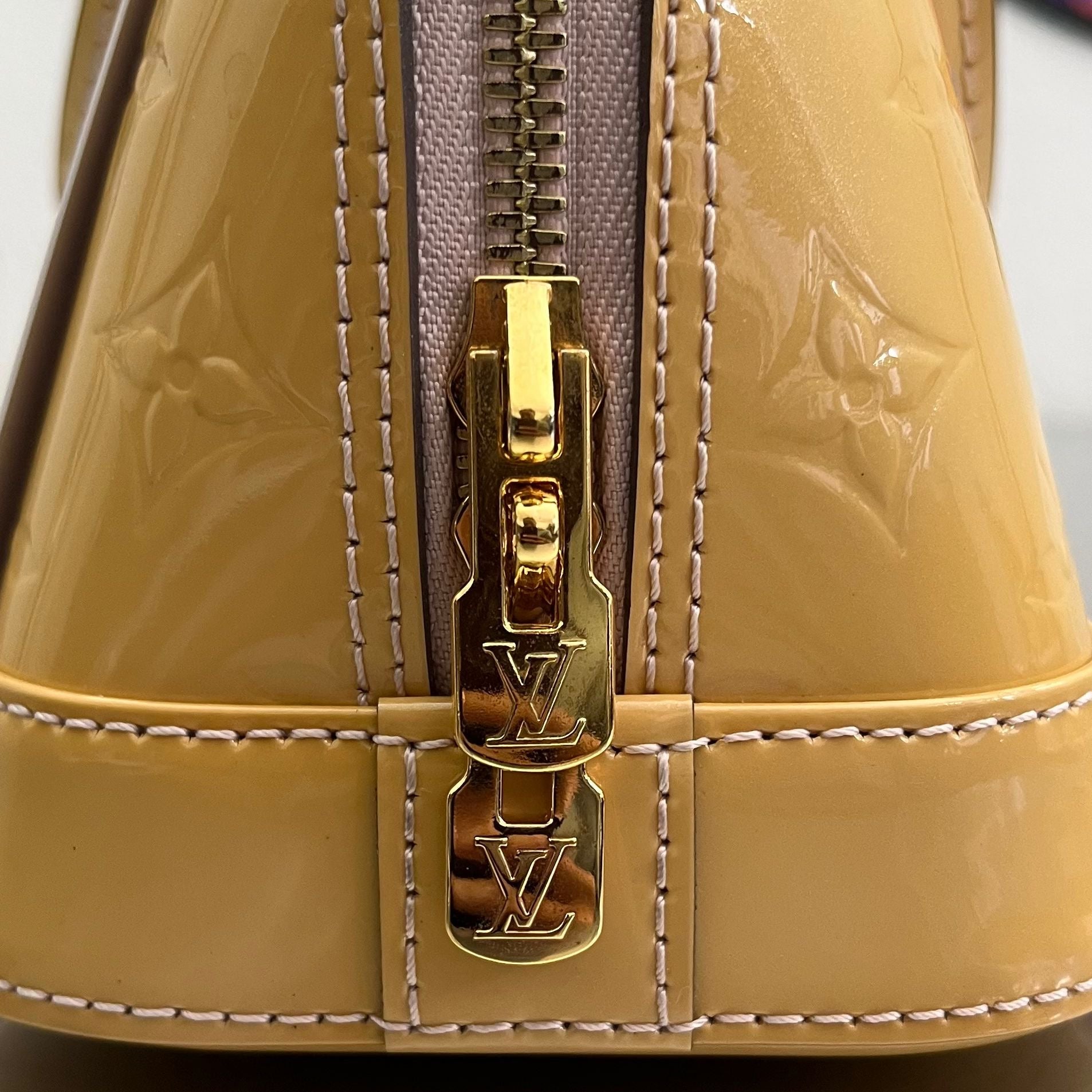 Louis Vuitton Alma Vernis BB