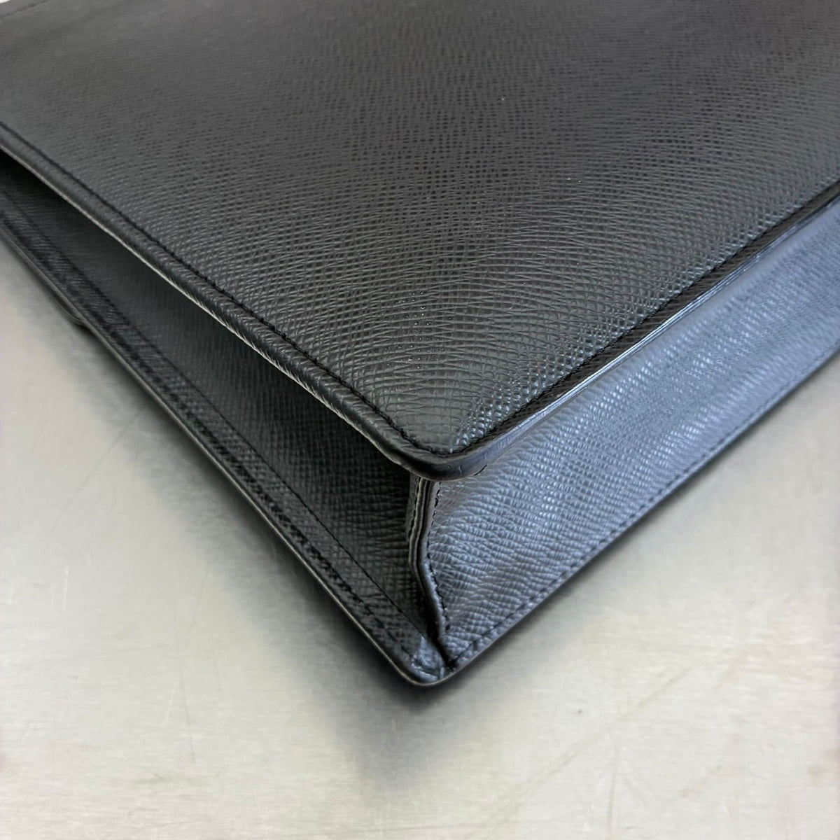 Louis Vuitton Angara Taiga