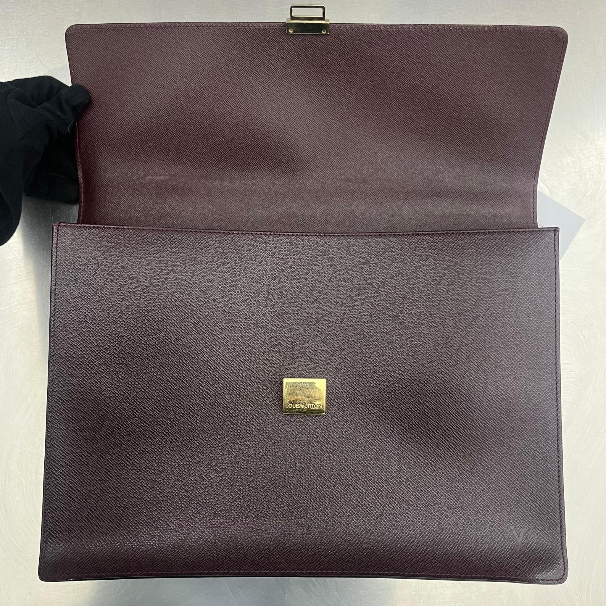 Louis Vuitton Angara Taiga