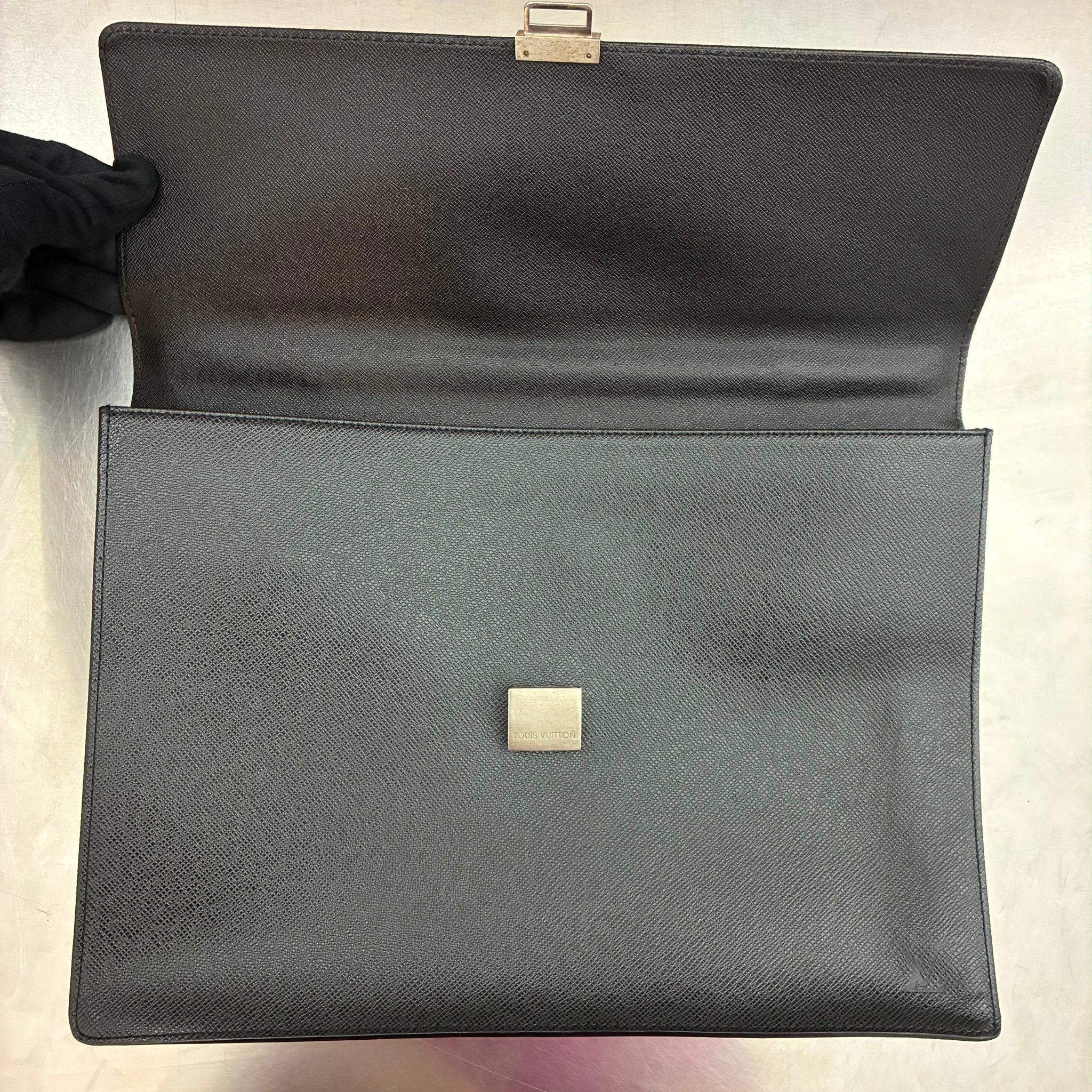Louis Vuitton Angara Taiga