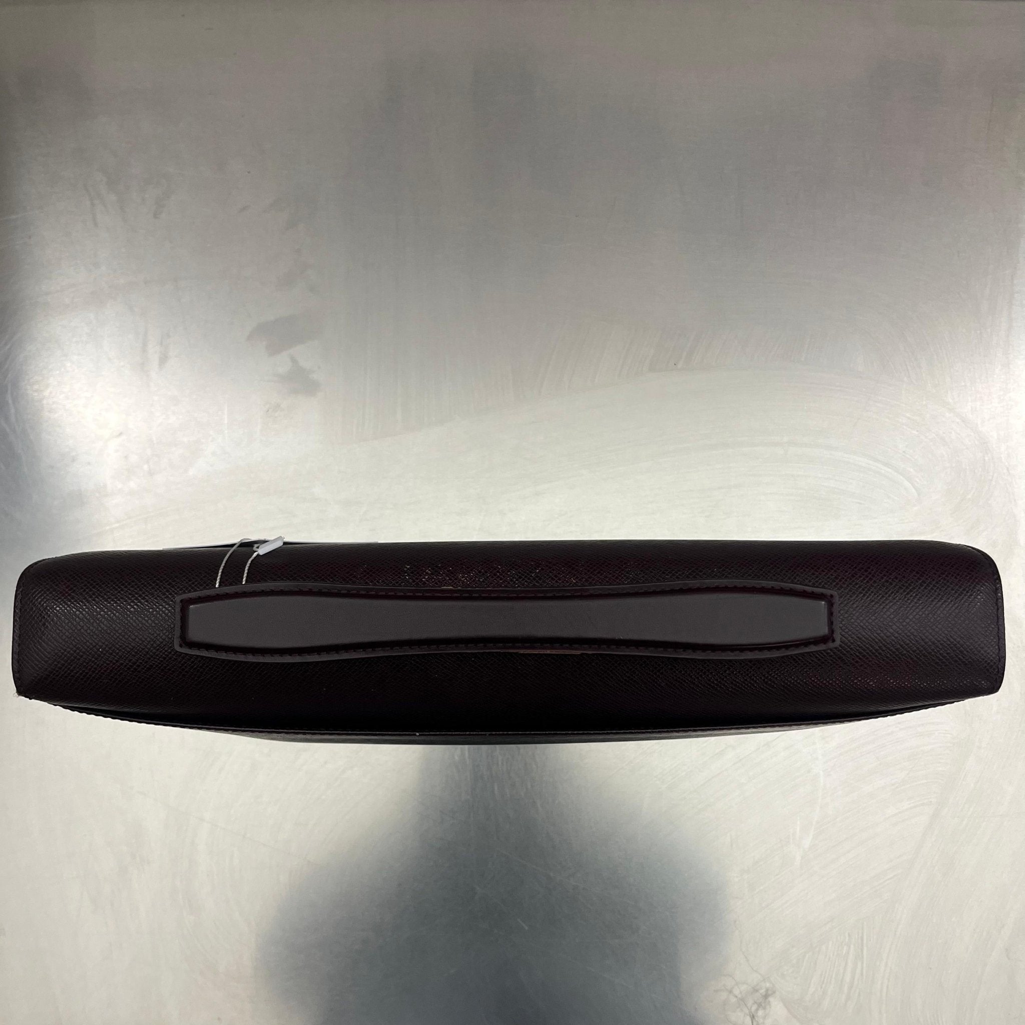 Louis Vuitton Angara Taiga