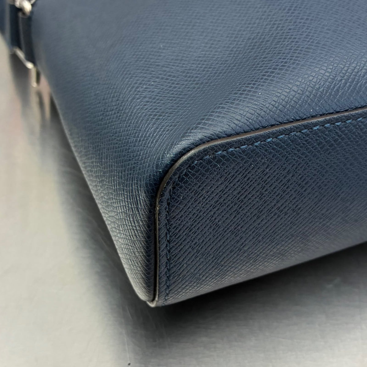 Louis Vuitton Anton Messenger Taiga