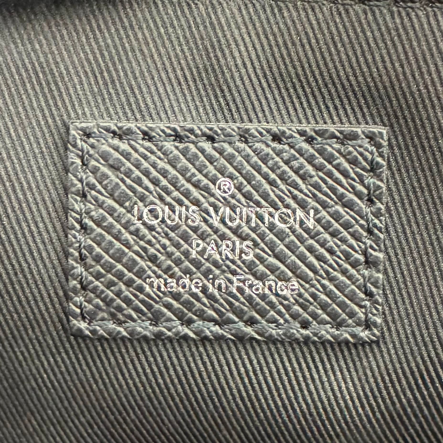 Louis Vuitton Anton Taiga