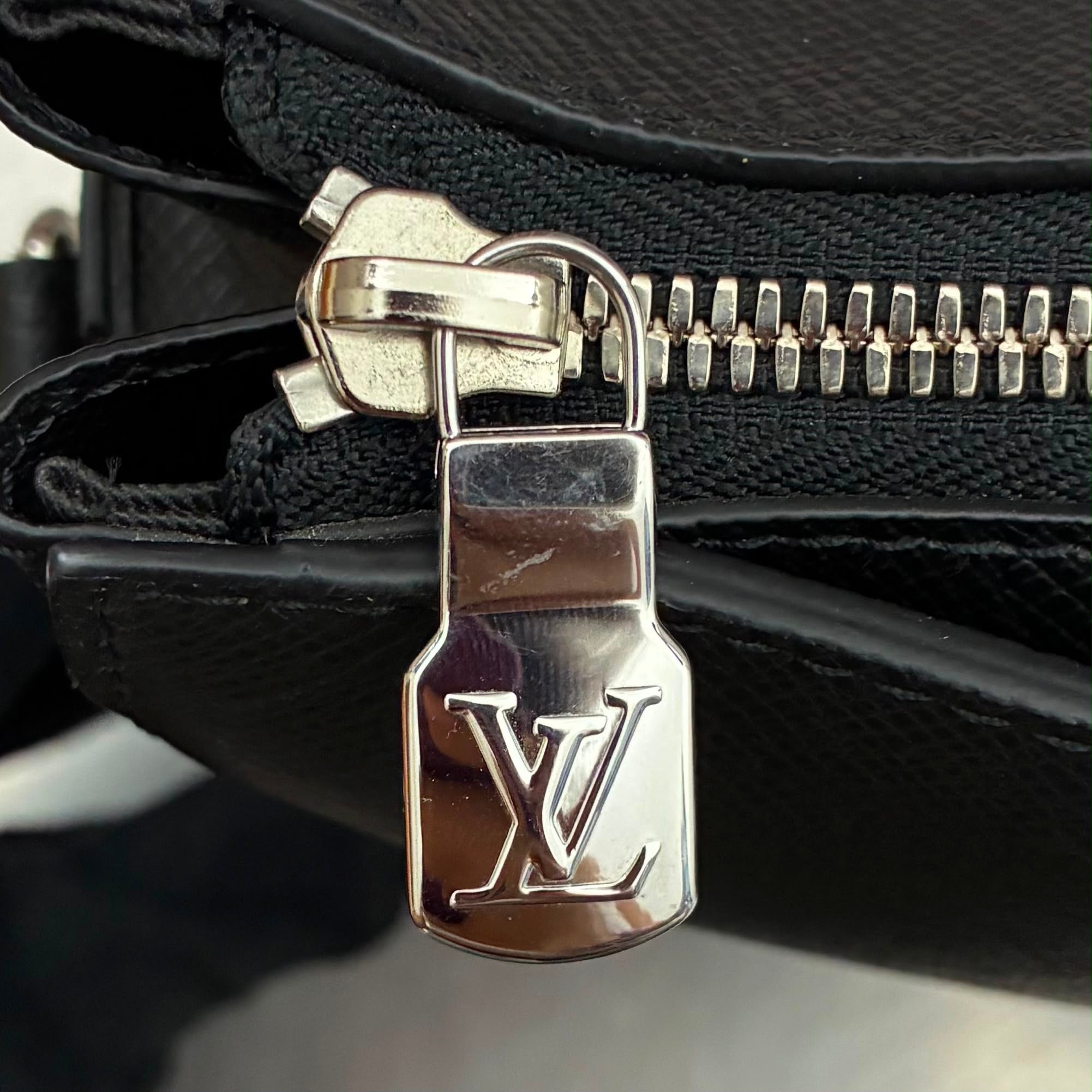 Louis Vuitton Anton Taiga