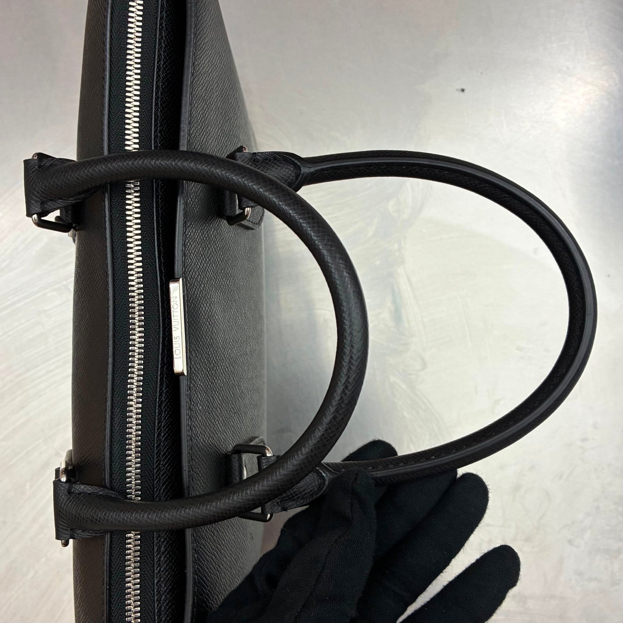 Louis Vuitton Anton Taiga