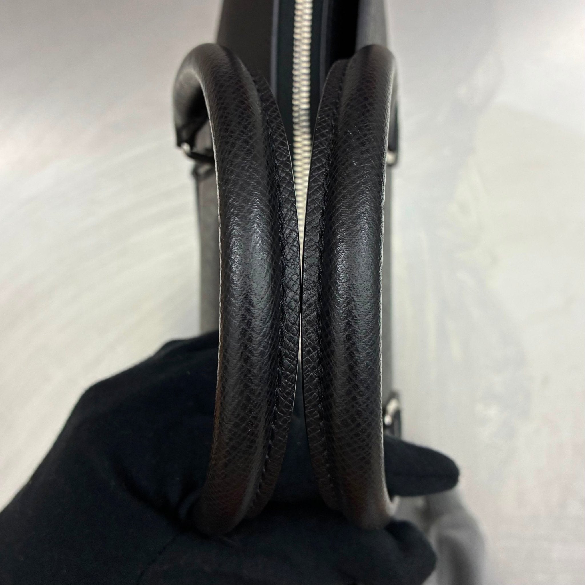 Louis Vuitton Anton Taiga