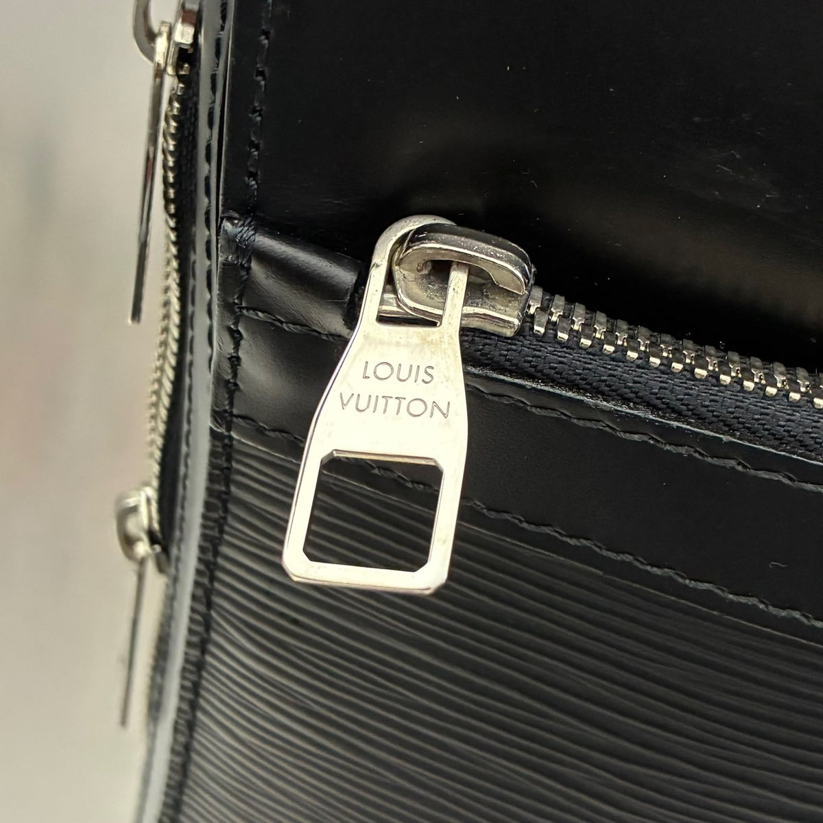 Louis Vuitton Bassano MM Epi