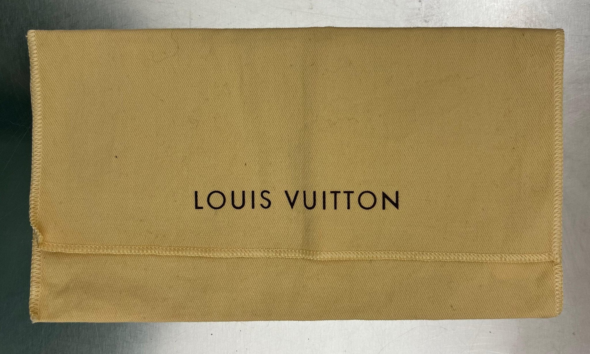 Louis Vuitton Brazza Damier