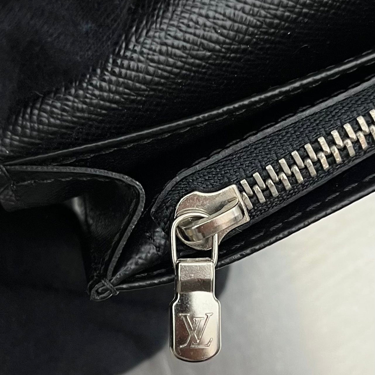 Louis Vuitton Brazza Damier Graphite