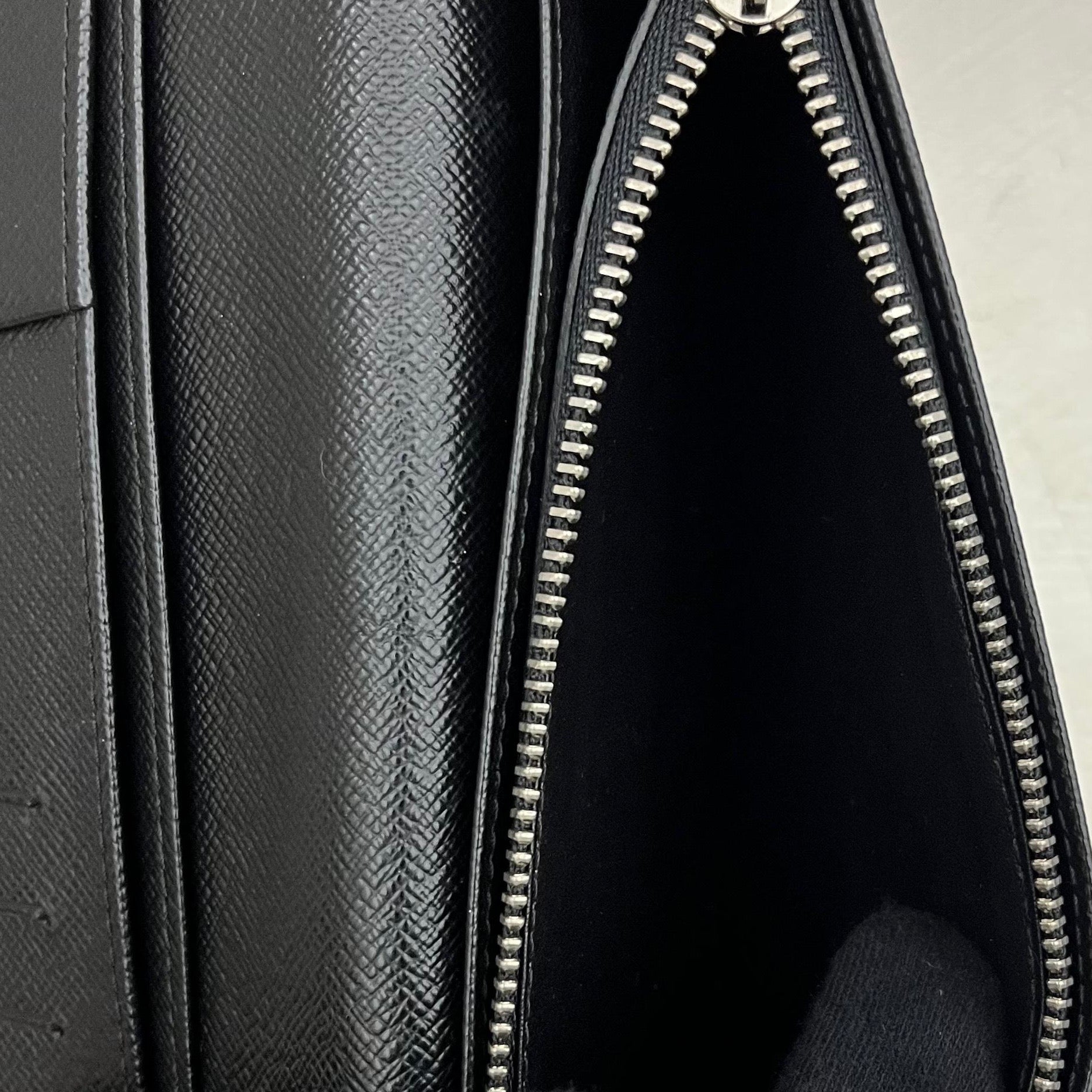 Louis Vuitton Brazza Damier Graphite
