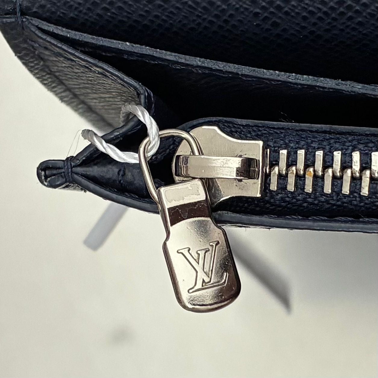 Louis Vuitton Brazza Taiga