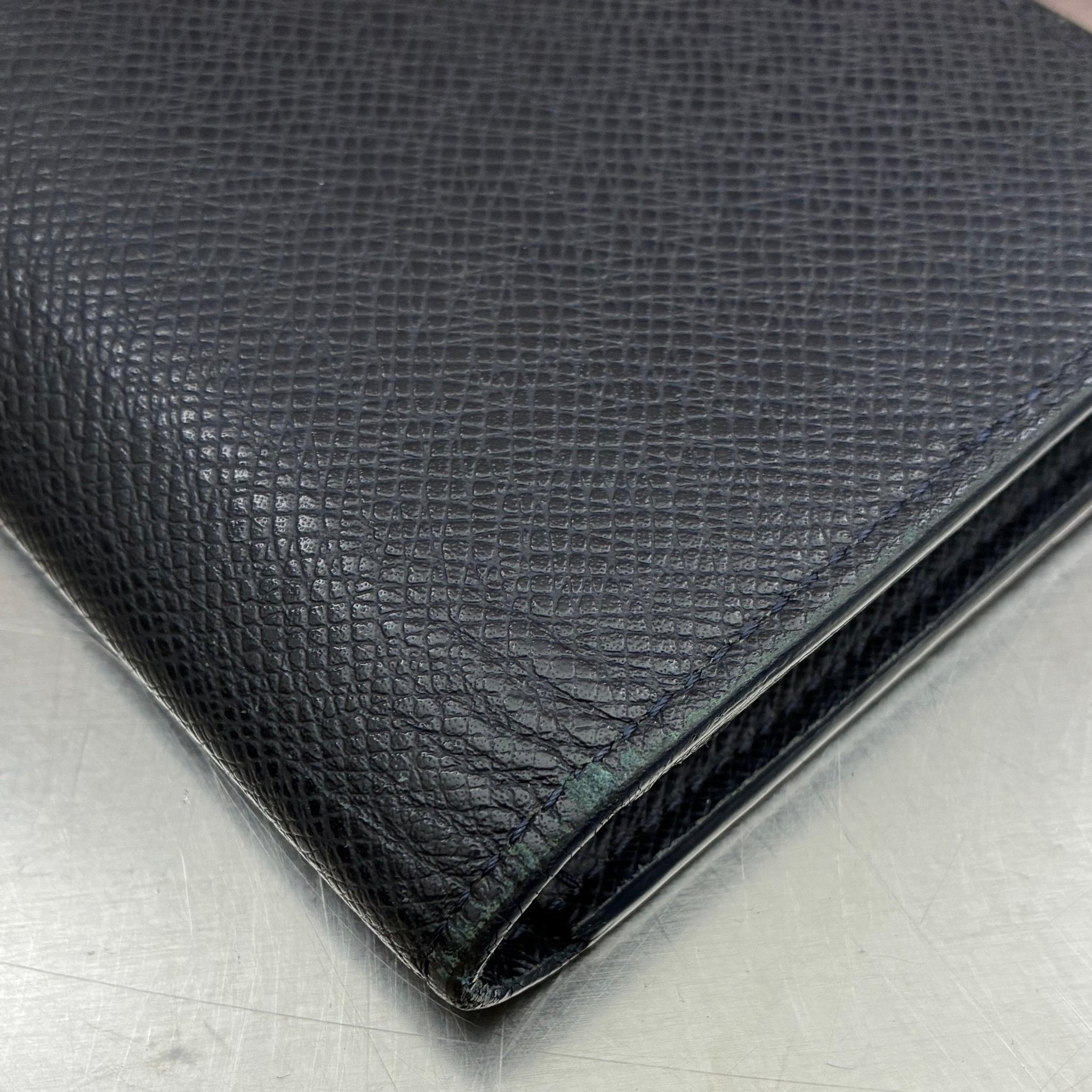 Louis Vuitton Brazza Taiga