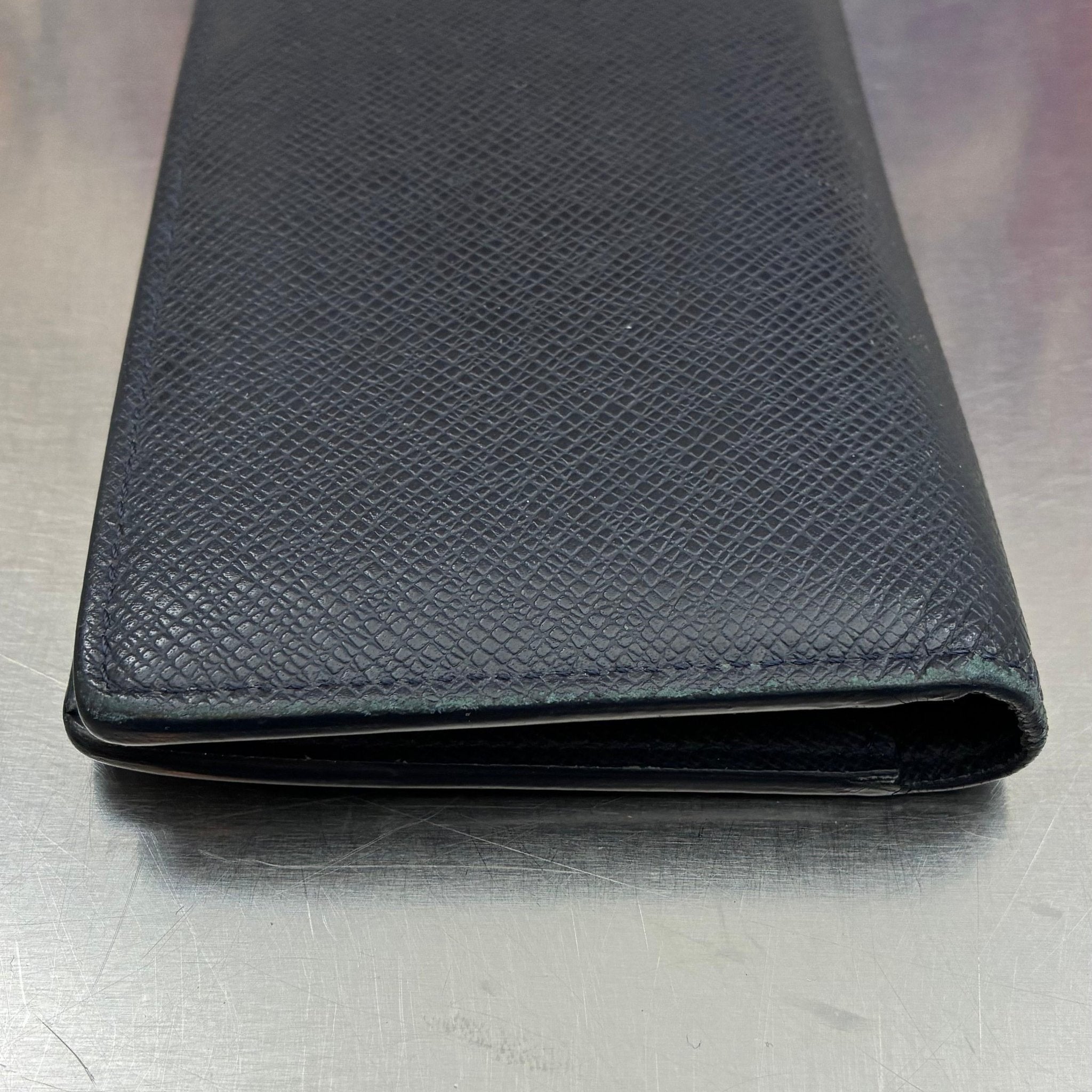 Louis Vuitton Brazza Taiga