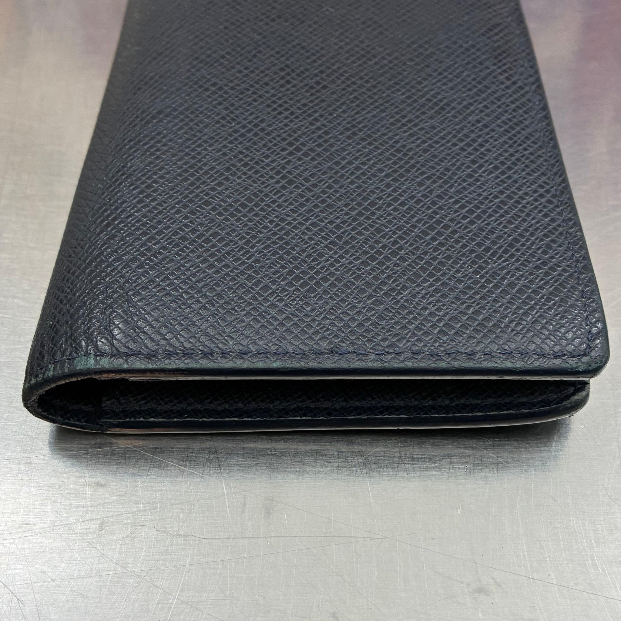 Louis Vuitton Brazza Taiga