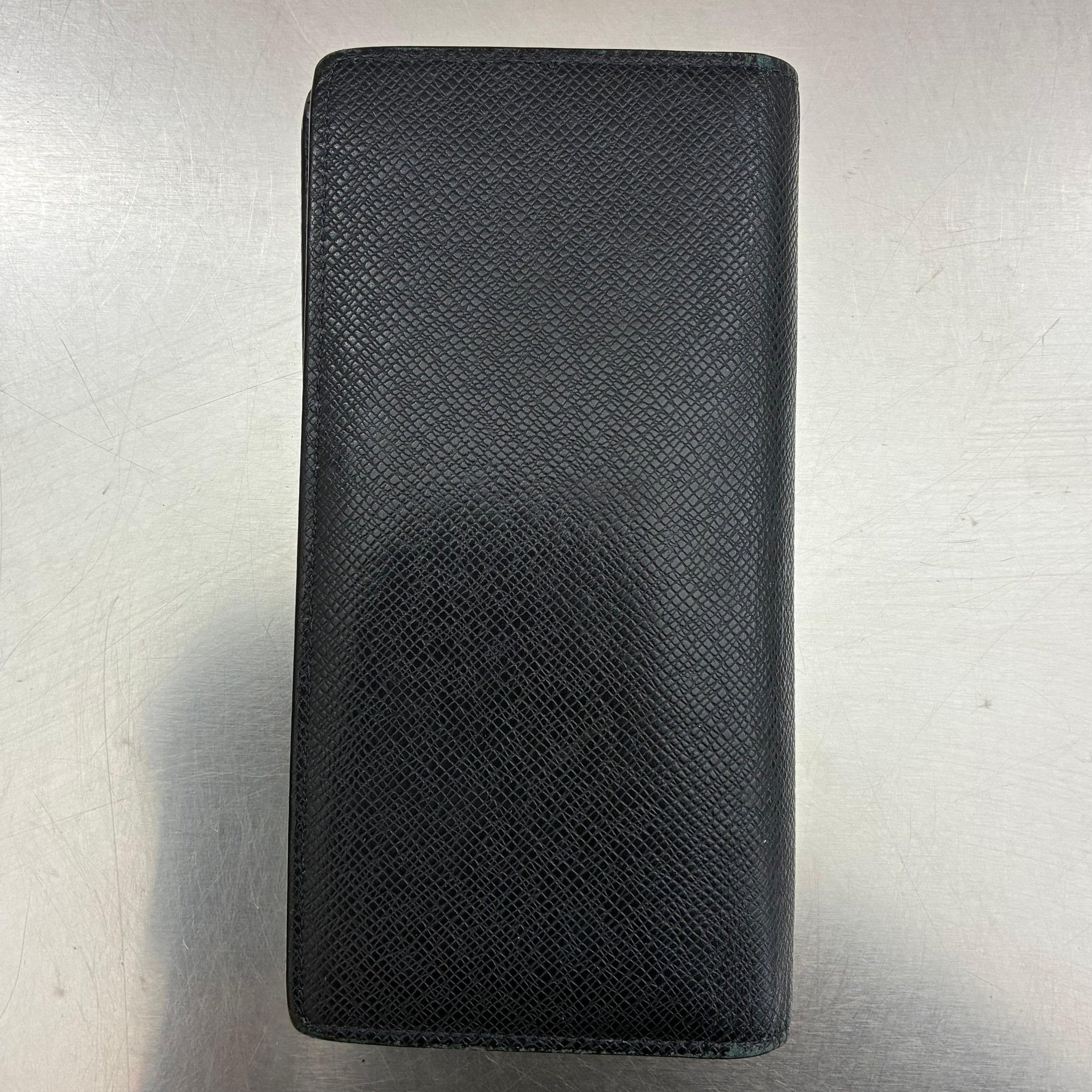 Louis Vuitton Brazza Taiga