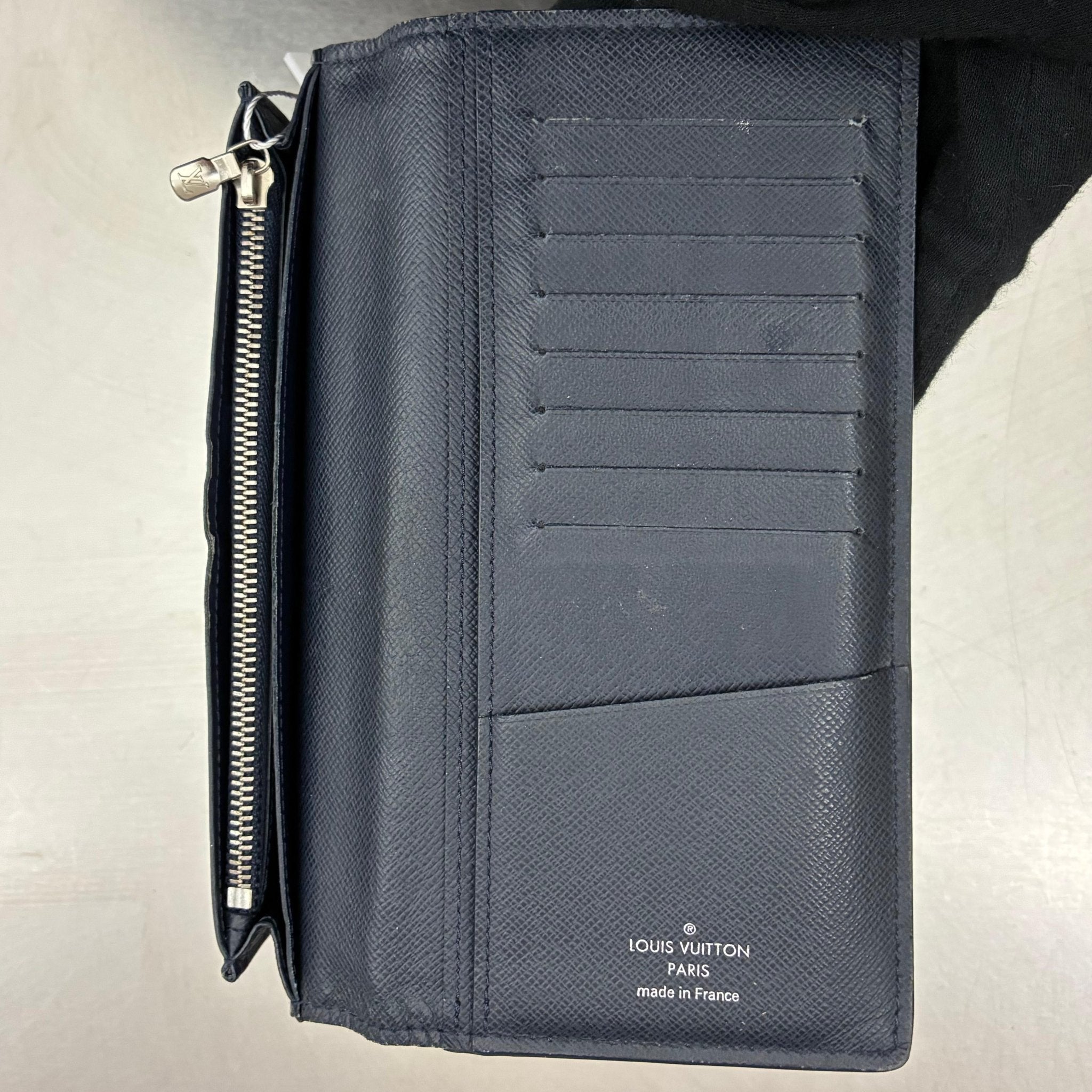 Louis Vuitton Brazza Taiga