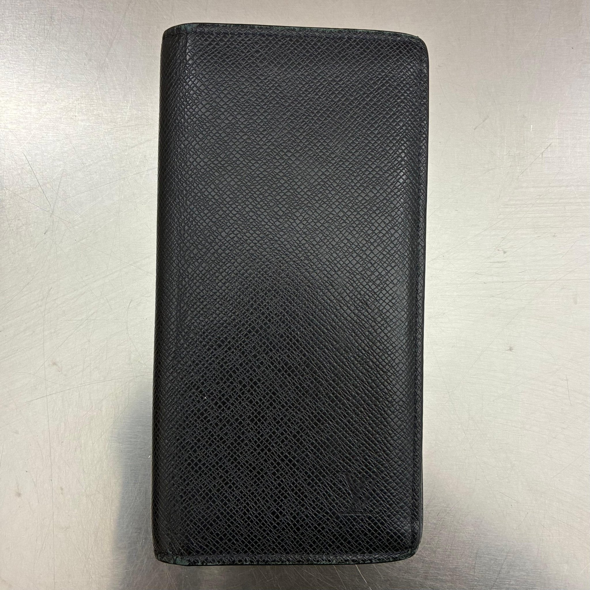 Louis Vuitton Brazza Taiga