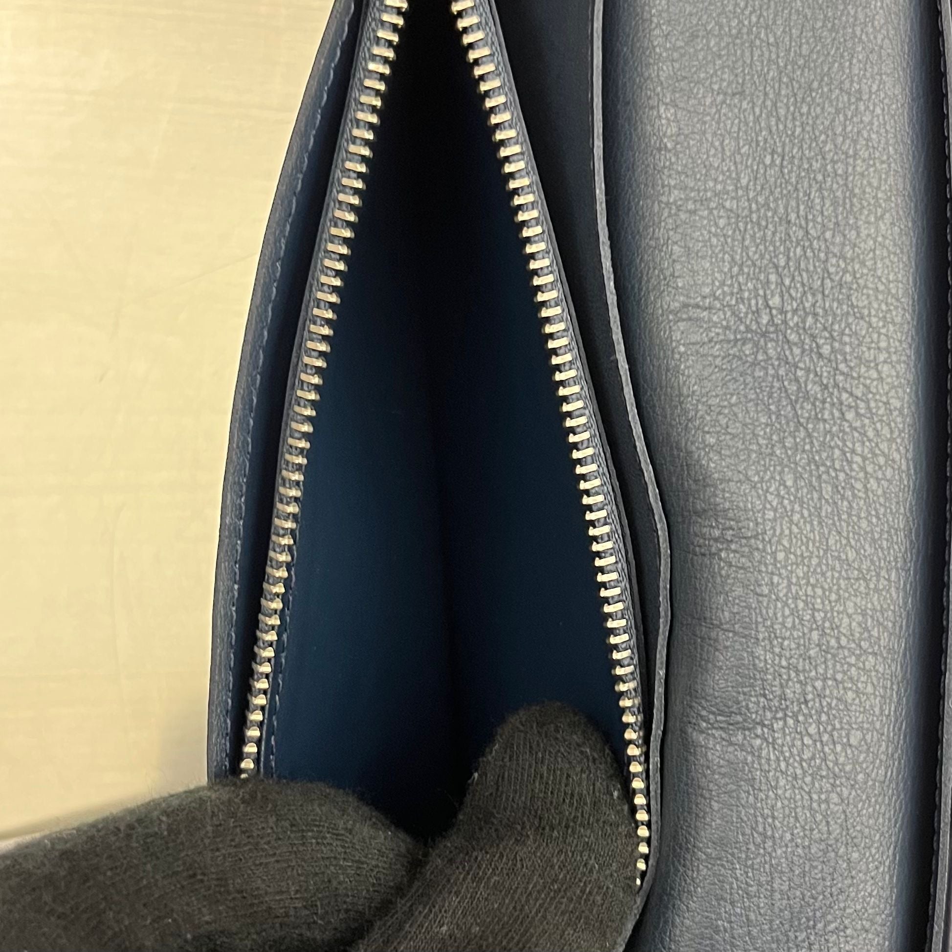 Louis Vuitton Brazza Taurillon