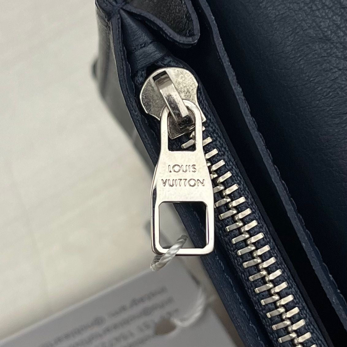 Louis Vuitton Brazza Taurillon