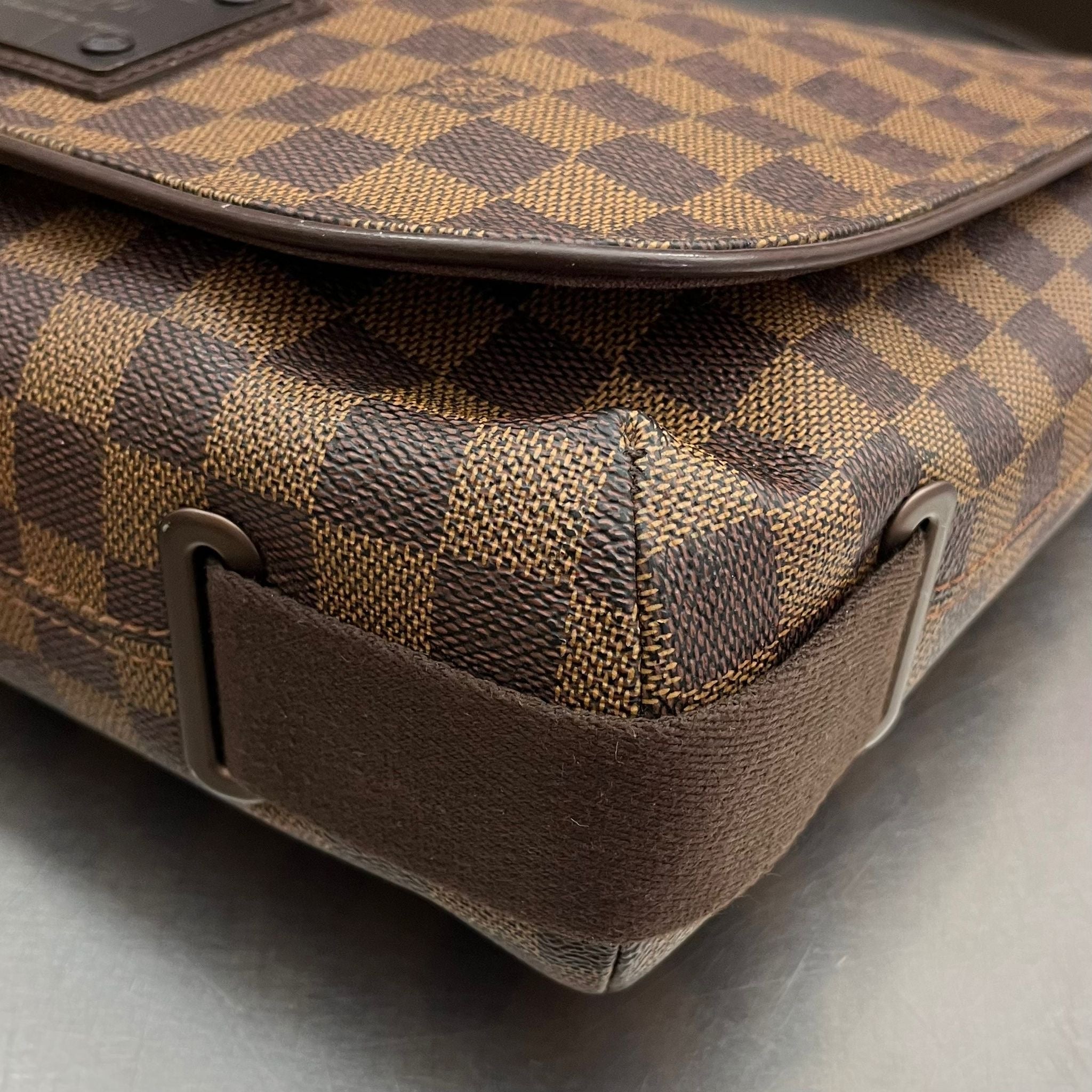 Louis Vuitton Brooklyn Messenger Damier