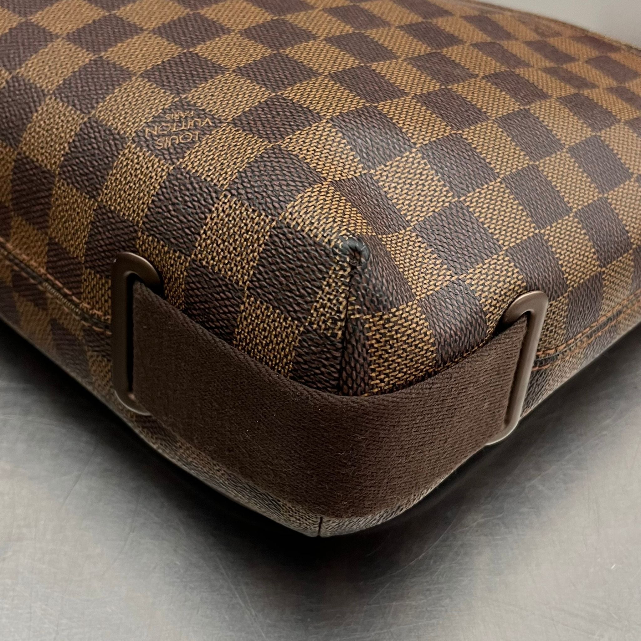 Louis Vuitton Brooklyn Messenger Damier
