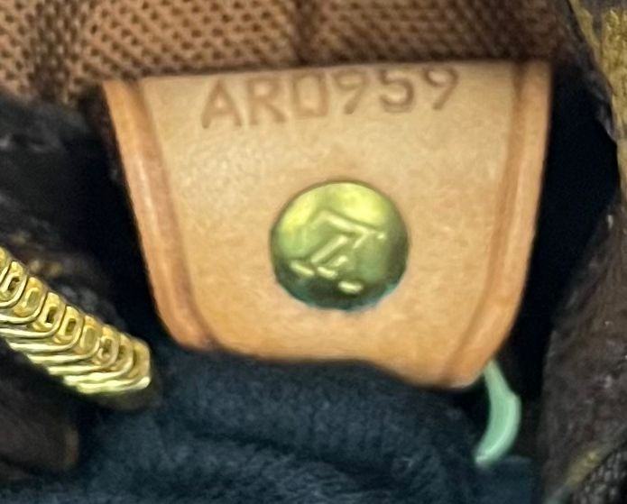 Louis Vuitton Cabas Mezzo