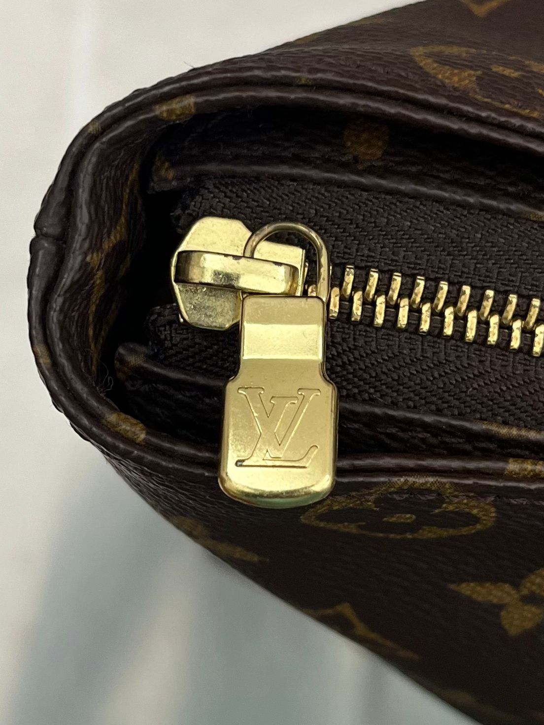 Louis Vuitton Cabas Mezzo
