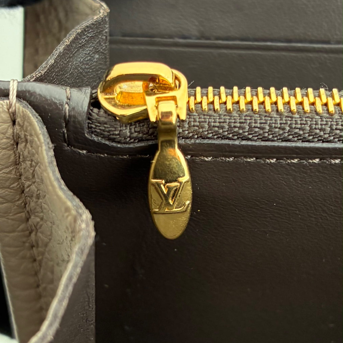 Louis Vuitton Capucines Geldbörse