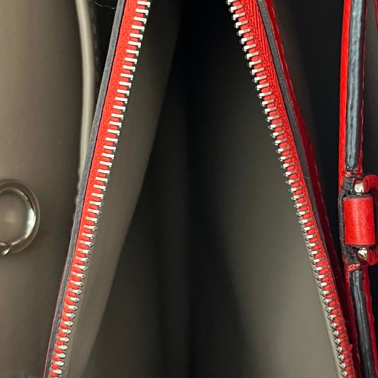 Louis Vuitton Capucines MM