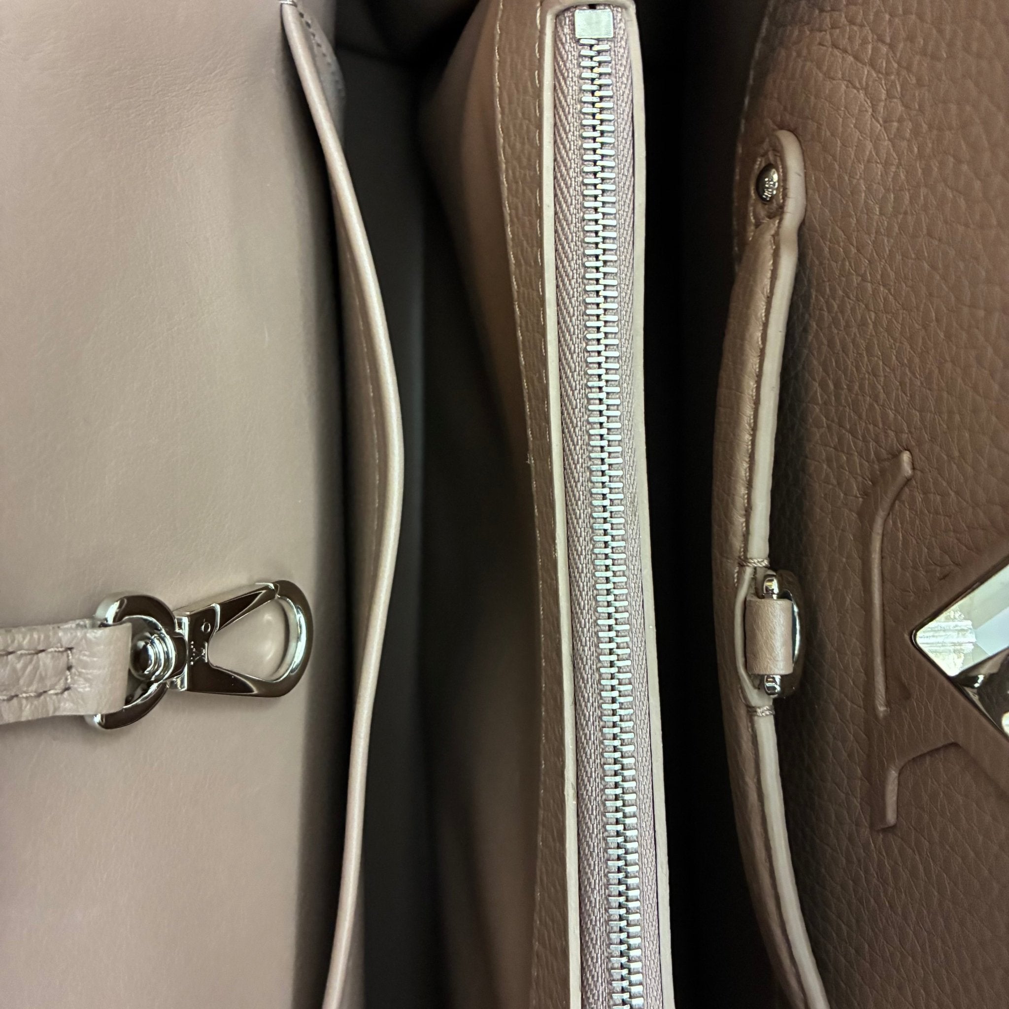 Louis Vuitton Capucines MM