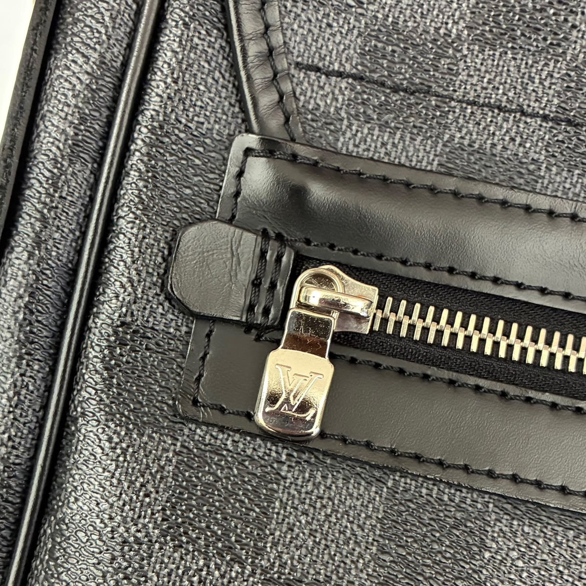Louis Vuitton Daniel MM Damier Graphite
