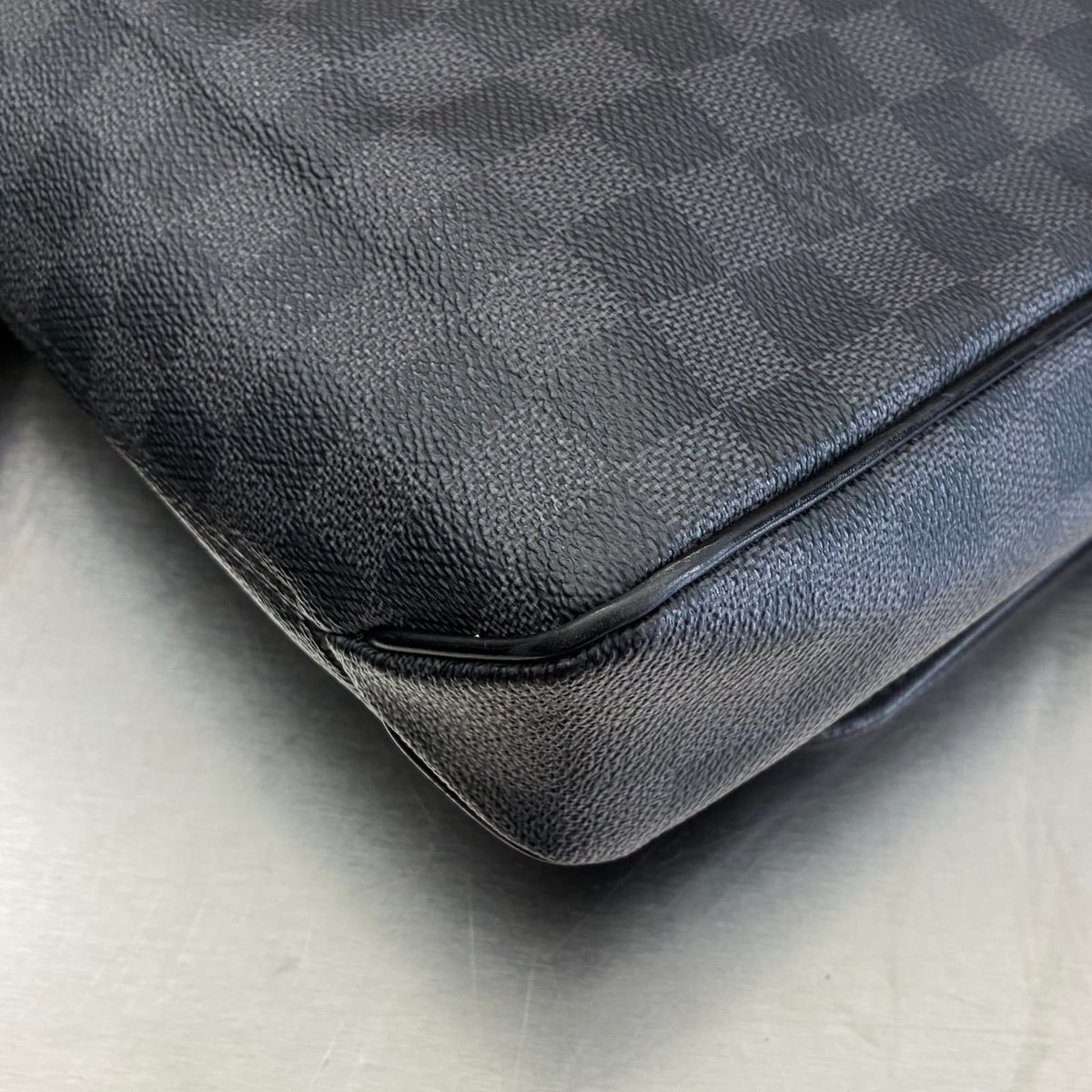 Louis Vuitton District Damier Graphite
