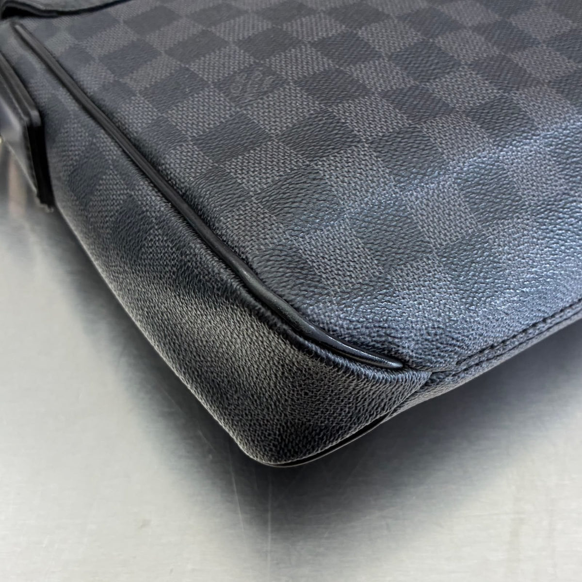 Louis Vuitton District Damier Graphite
