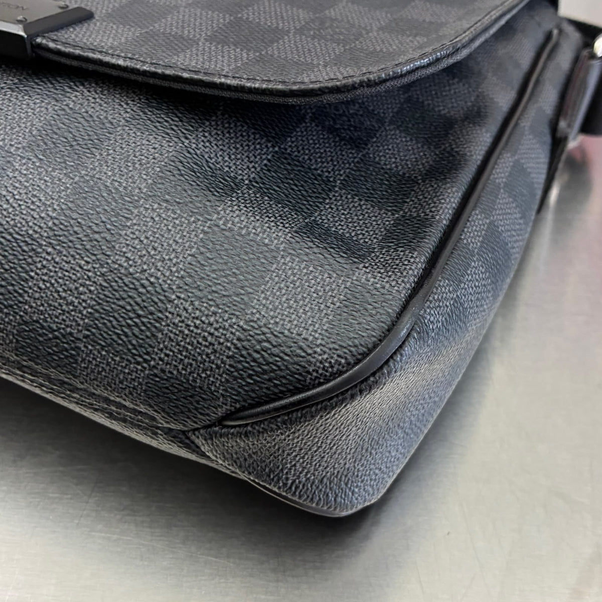 Louis Vuitton District Damier Graphite