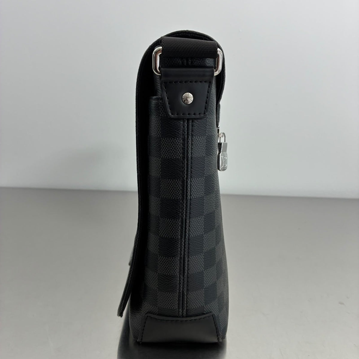 Louis Vuitton District PM Damier Graphite