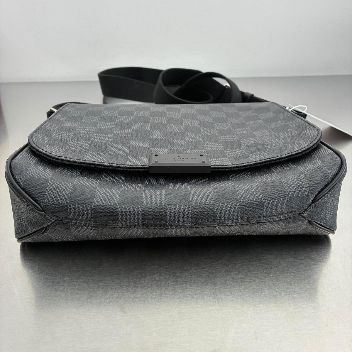Louis Vuitton District PM Damier Graphite