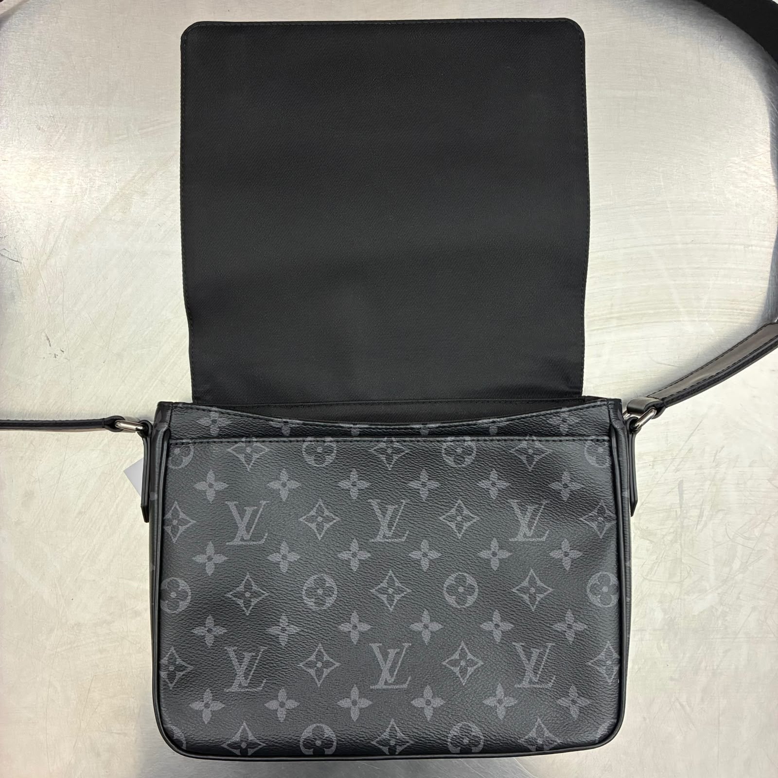 Louis Vuitton District PM Messenger Tasche