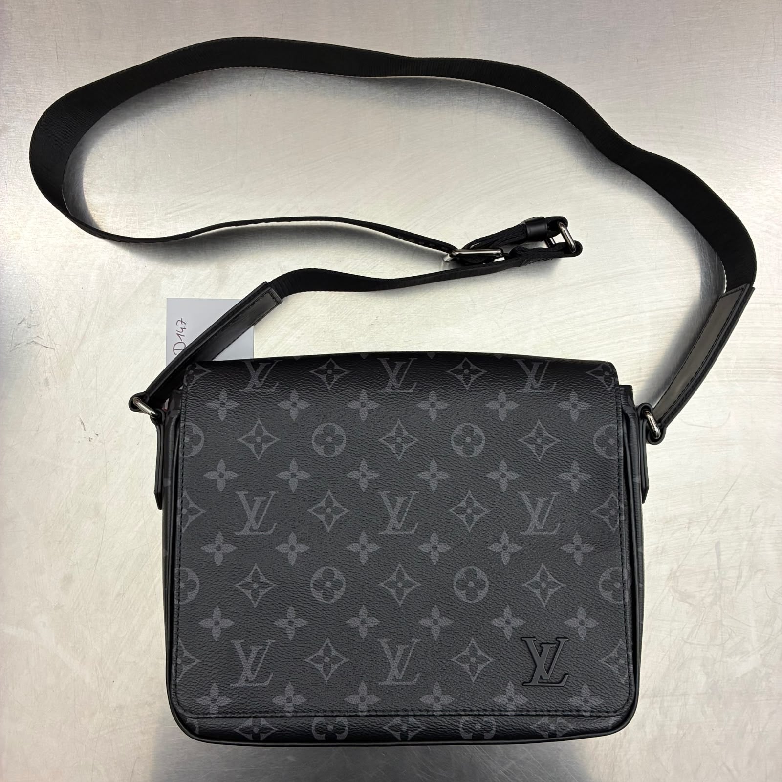 Louis Vuitton District PM Messenger Tasche