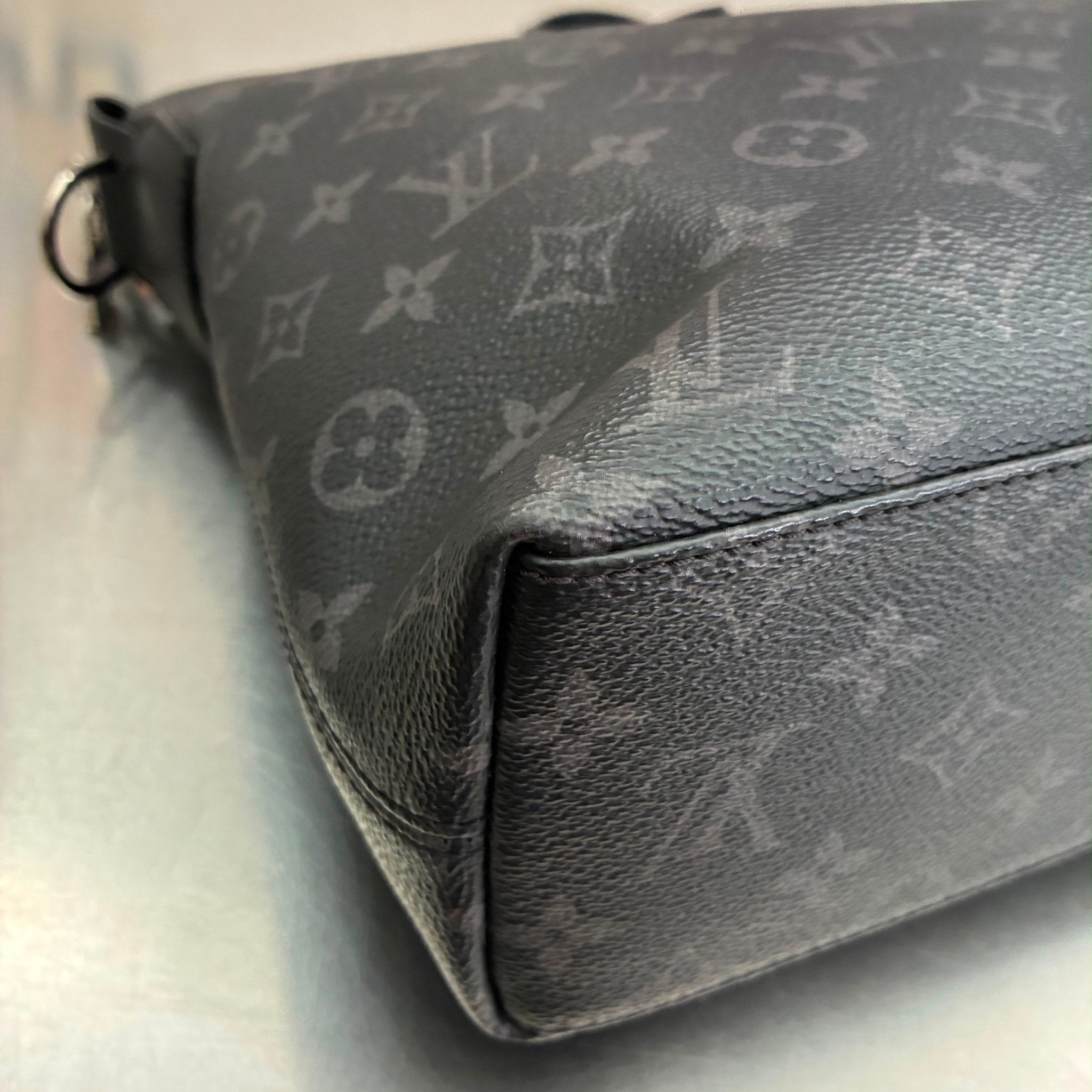 Louis Vuitton Explorer Briefcase Monogram Graphit