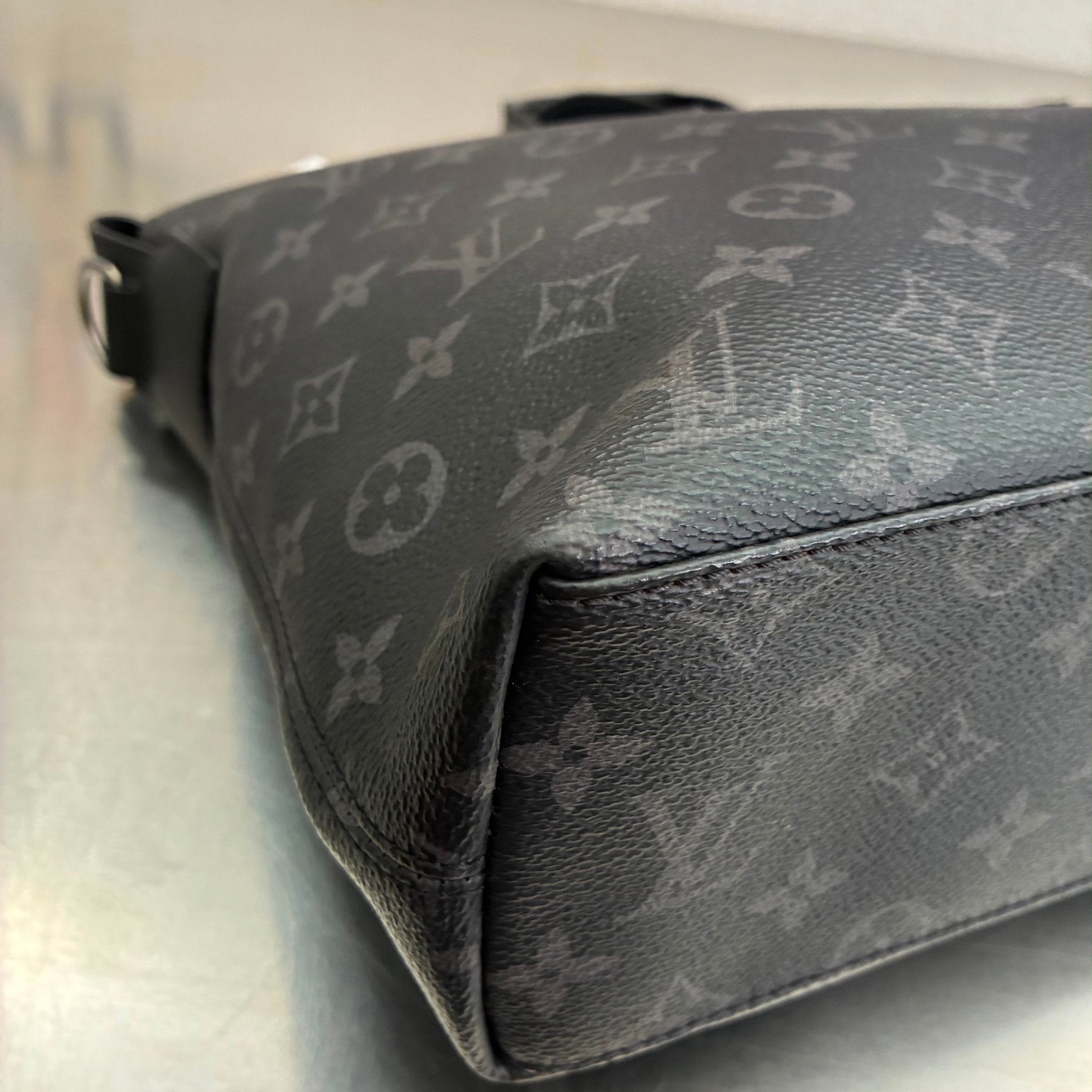 Louis Vuitton Explorer Briefcase Monogram Graphit