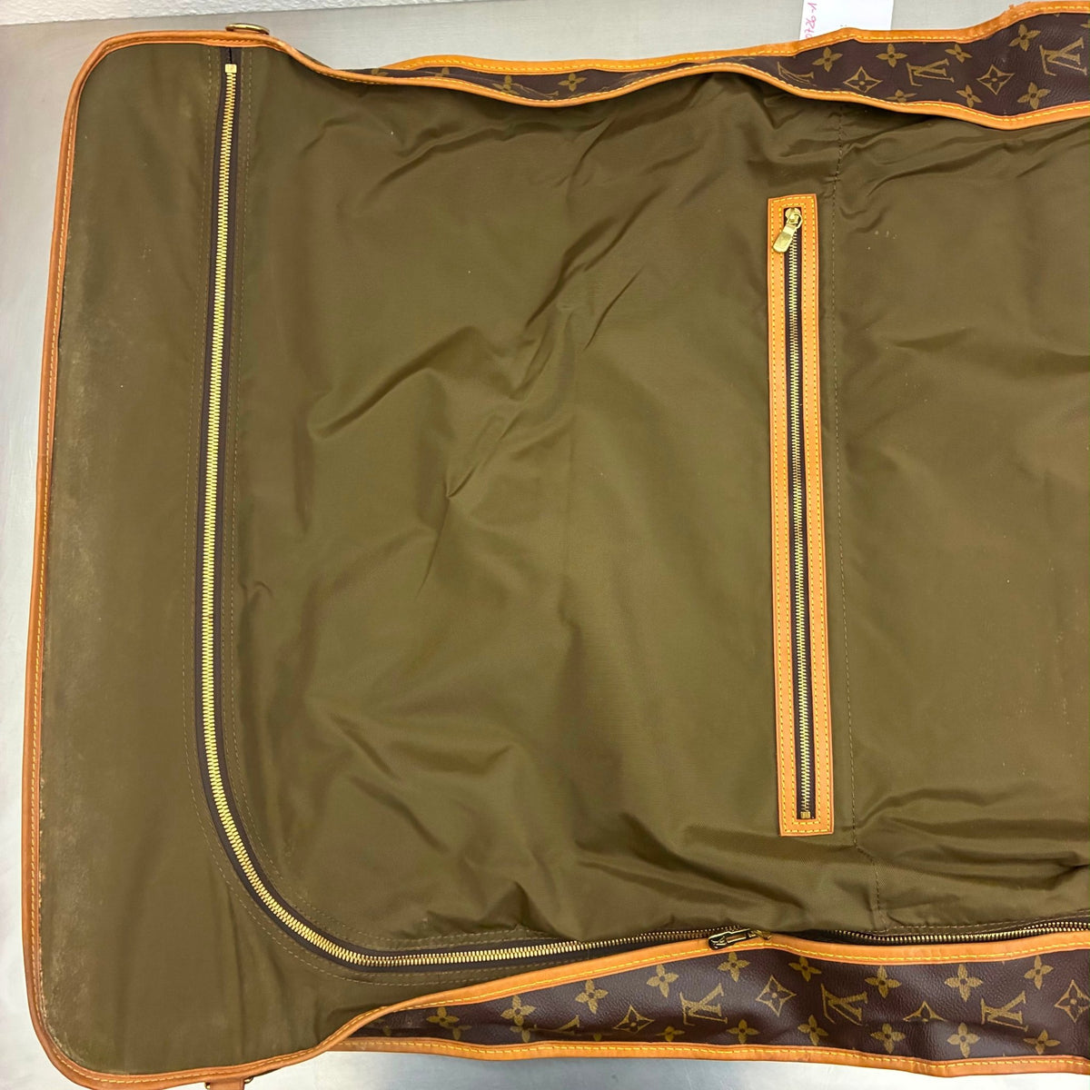 Louis Vuitton Große Kleidertasche mit zwei Kleiderbügeln und extra Innentasche / Monogam