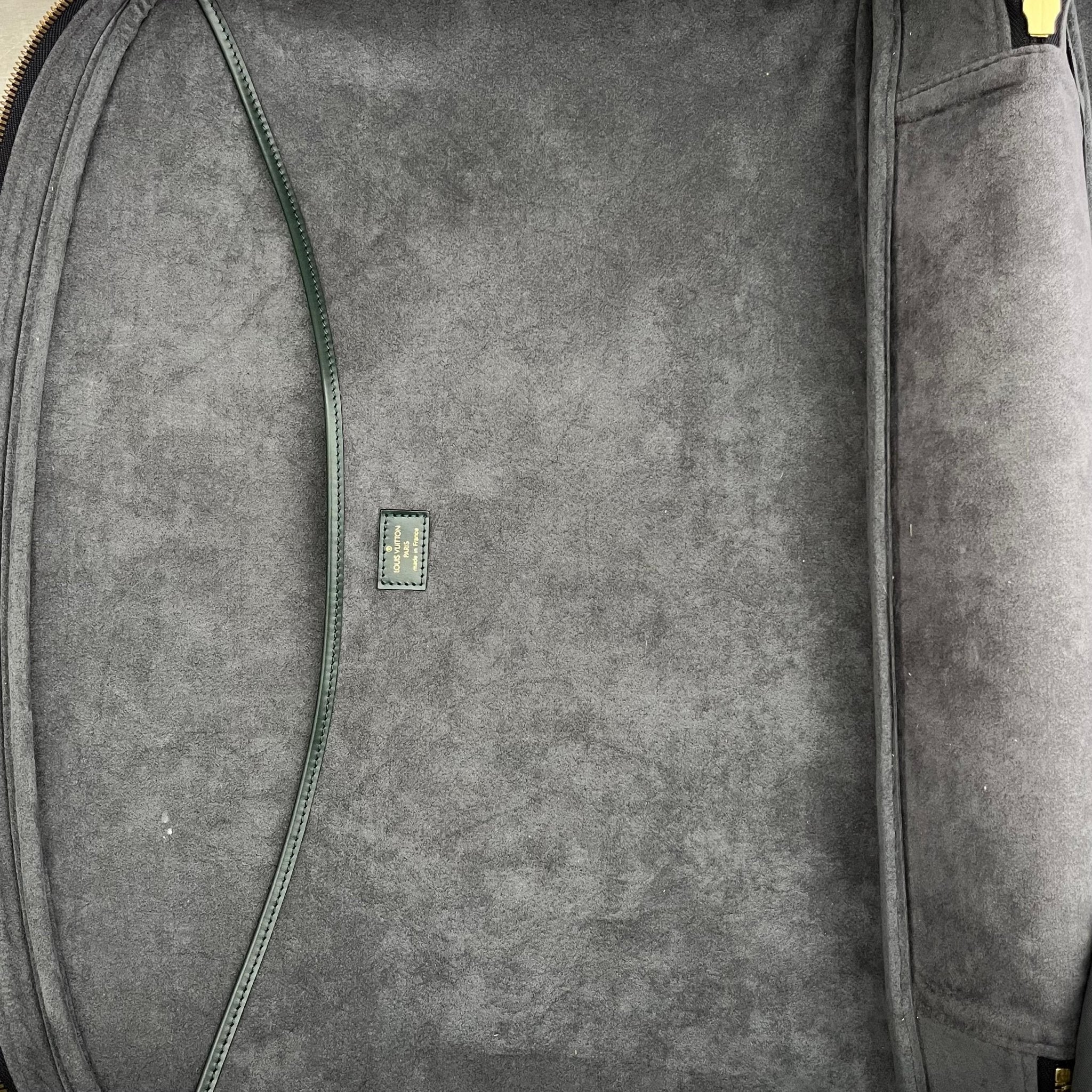 Louis Vuitton Helanga Taiga