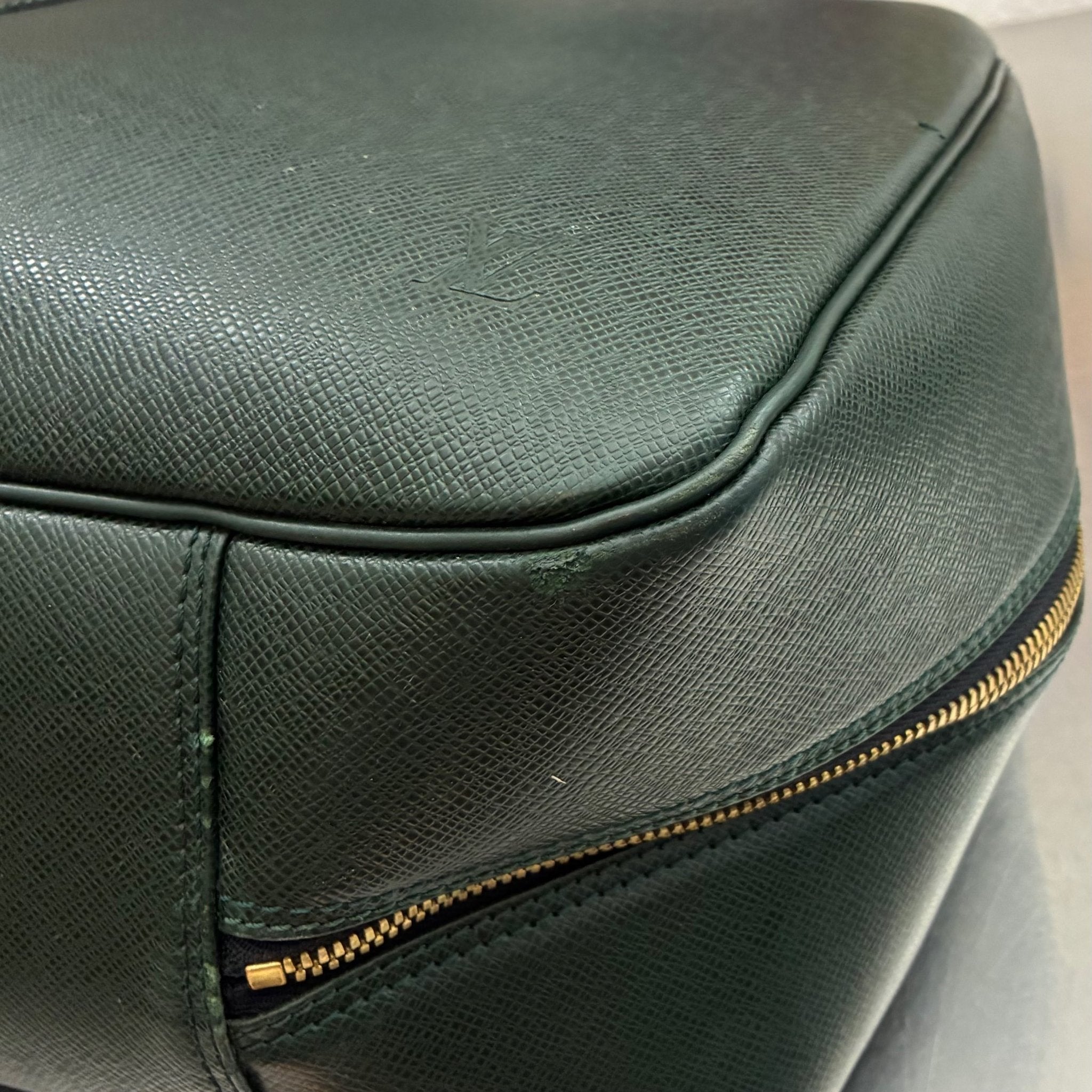 Louis Vuitton Helanga Taiga