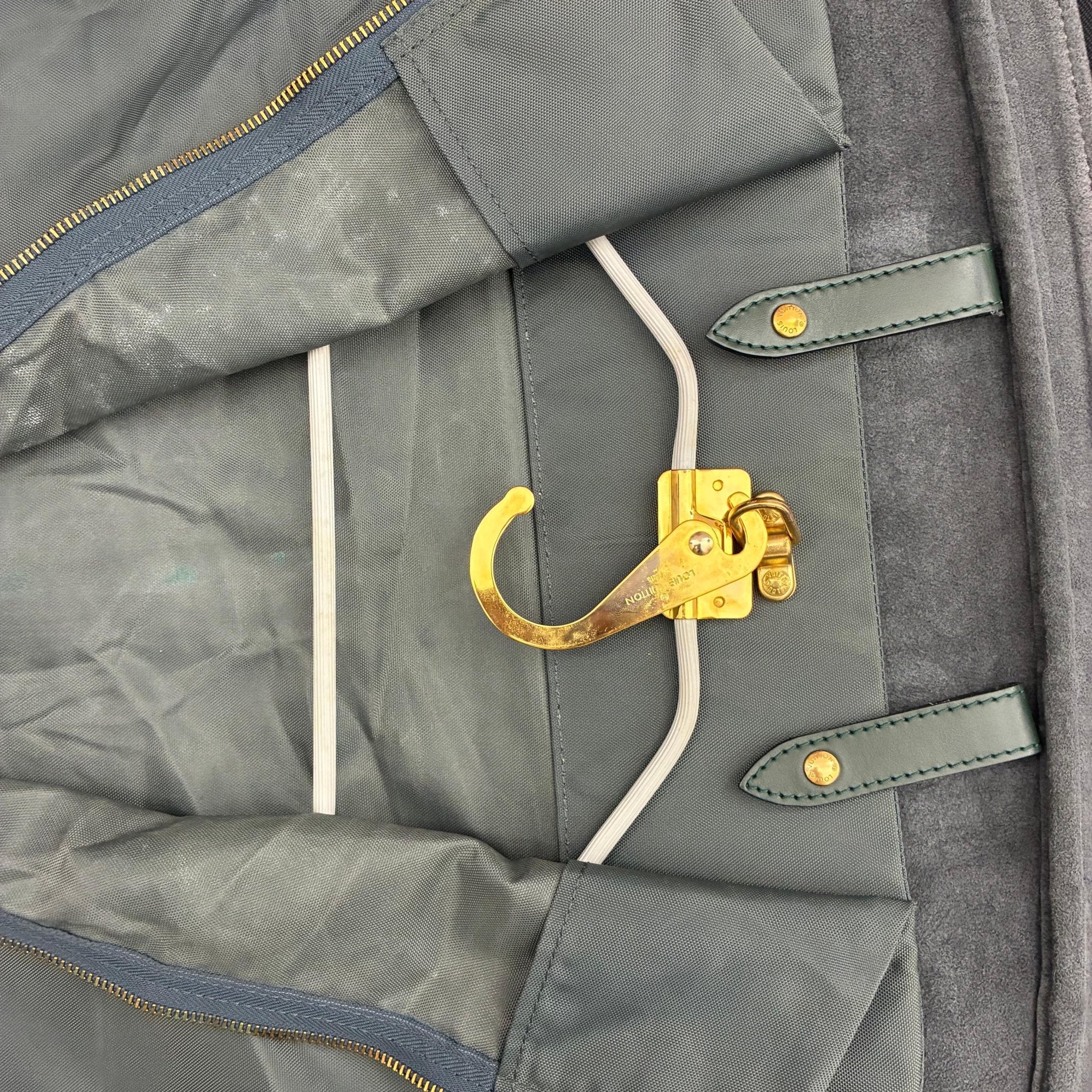 Louis Vuitton Helanga Taiga