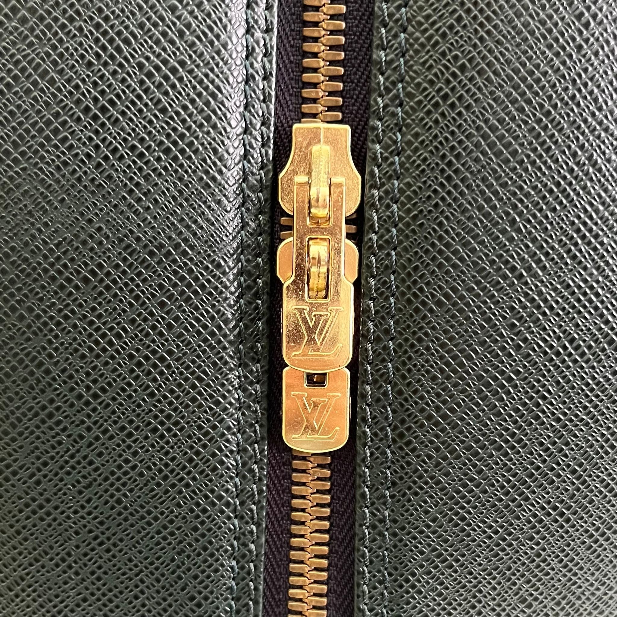 Louis Vuitton Helanga Taiga