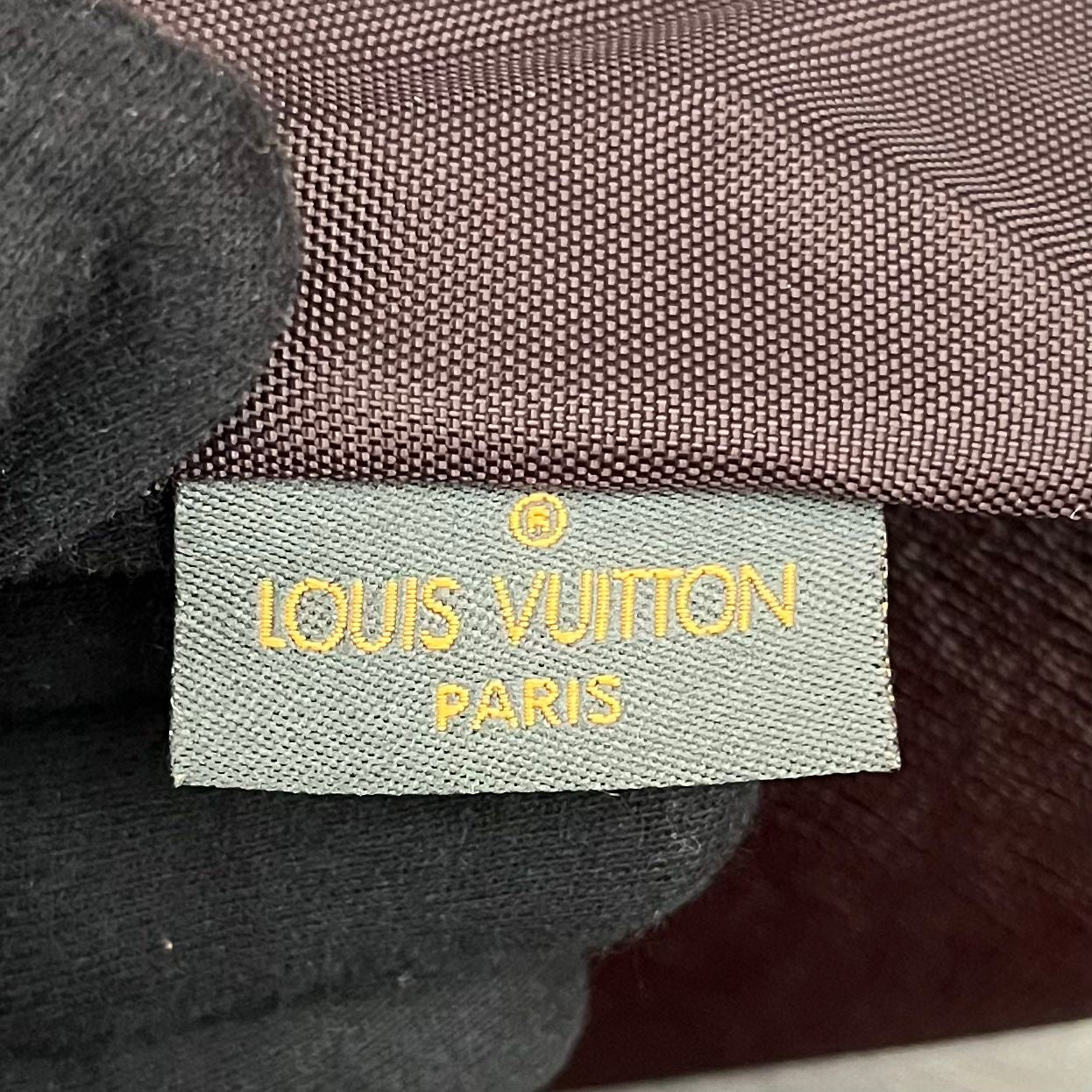 Louis Vuitton Helanga Taiga