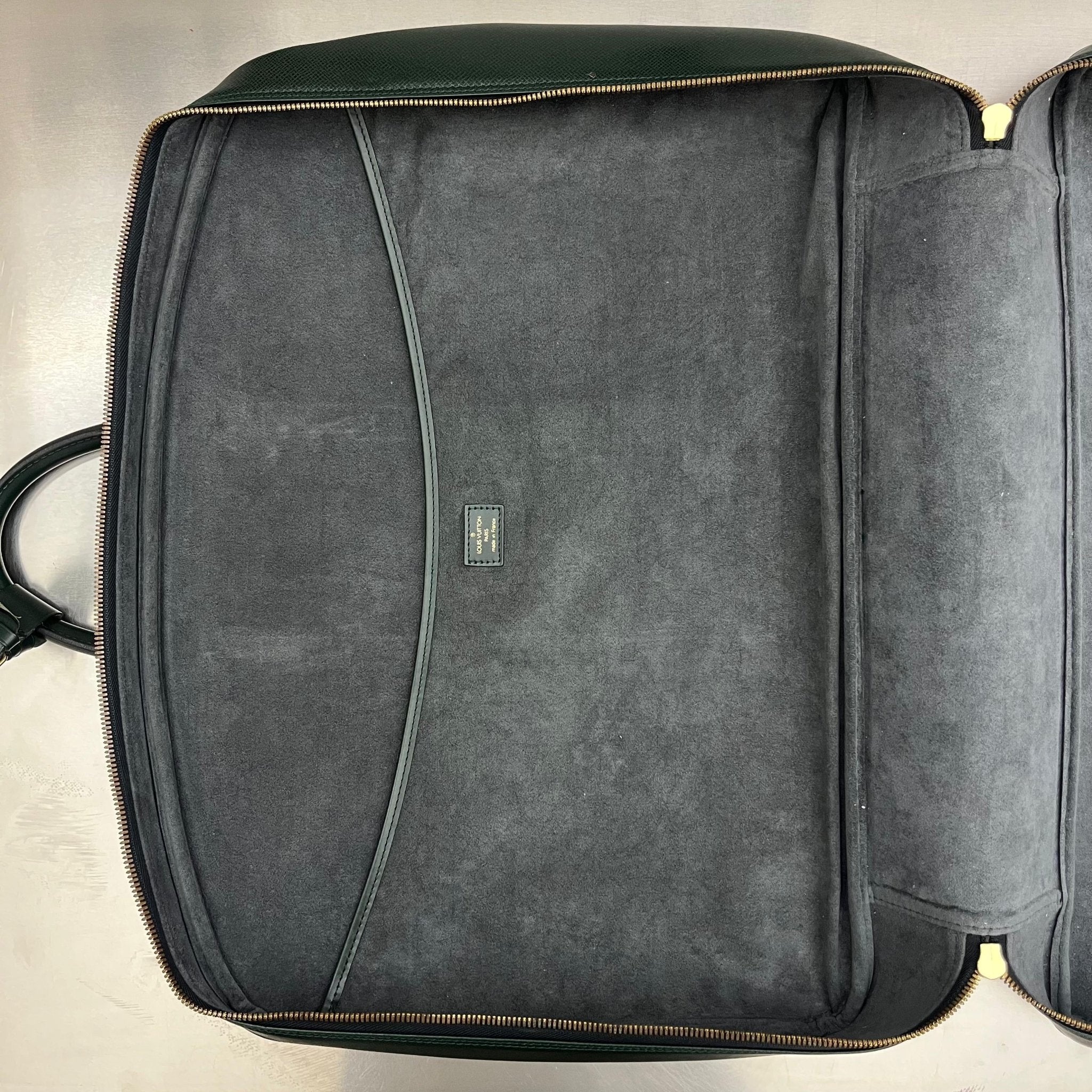 Louis Vuitton Helanga Taiga