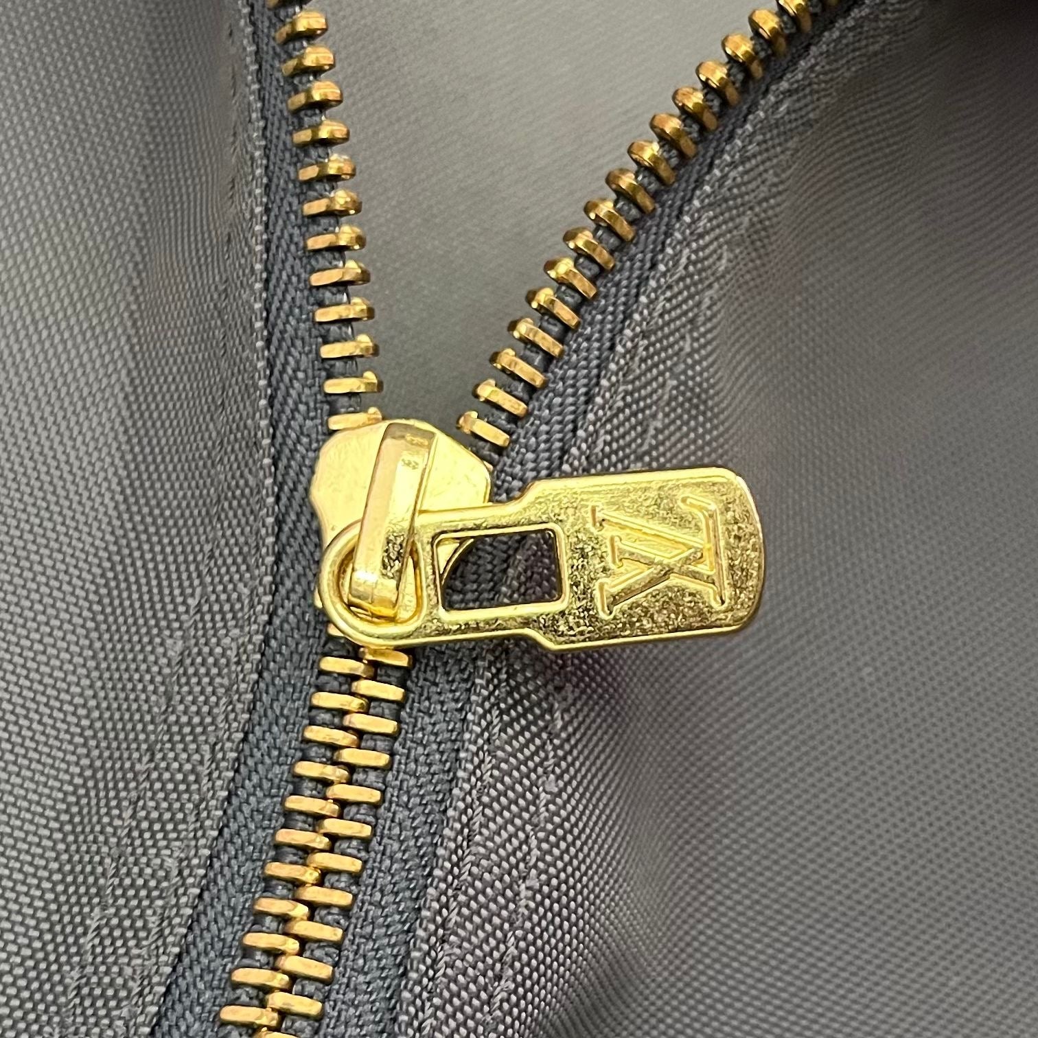 Louis Vuitton Helanga Taiga