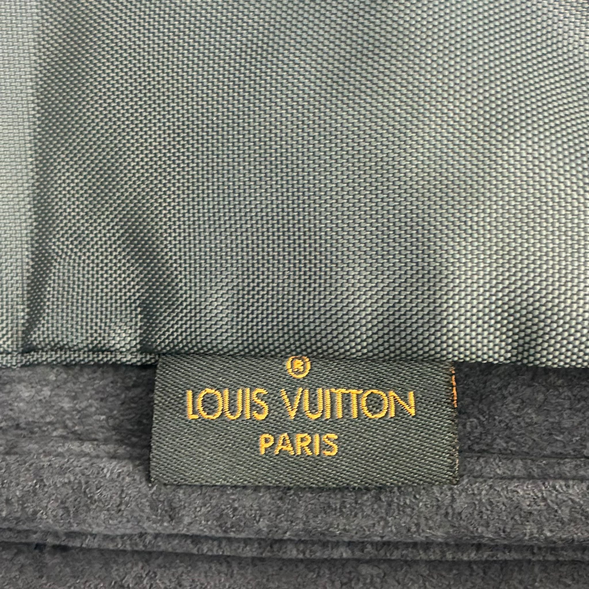 Louis Vuitton Helanga Taiga